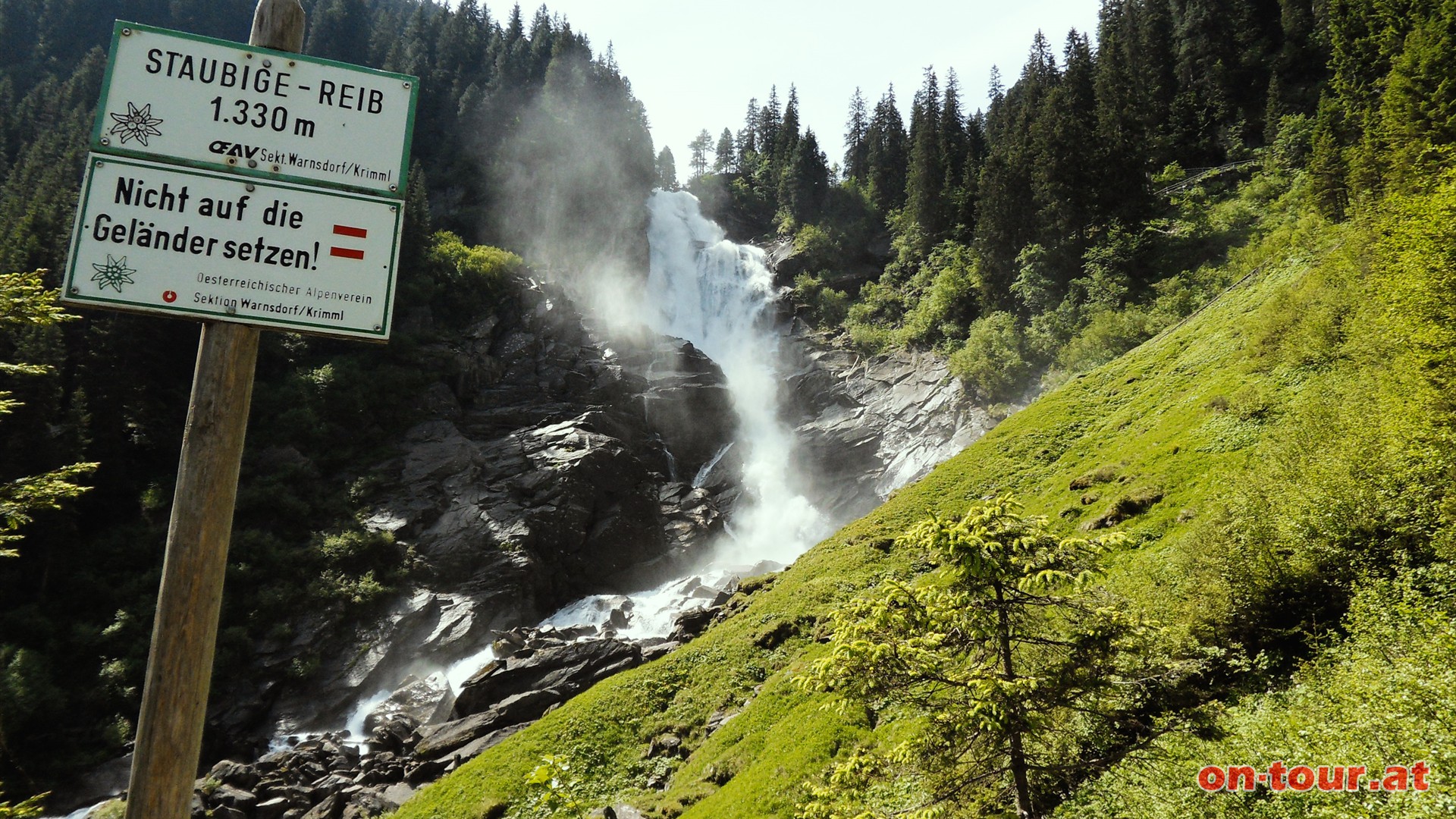 Danach wird es steiler. Der Obere Wasserfall hat eine Fallhhe von 145 m.