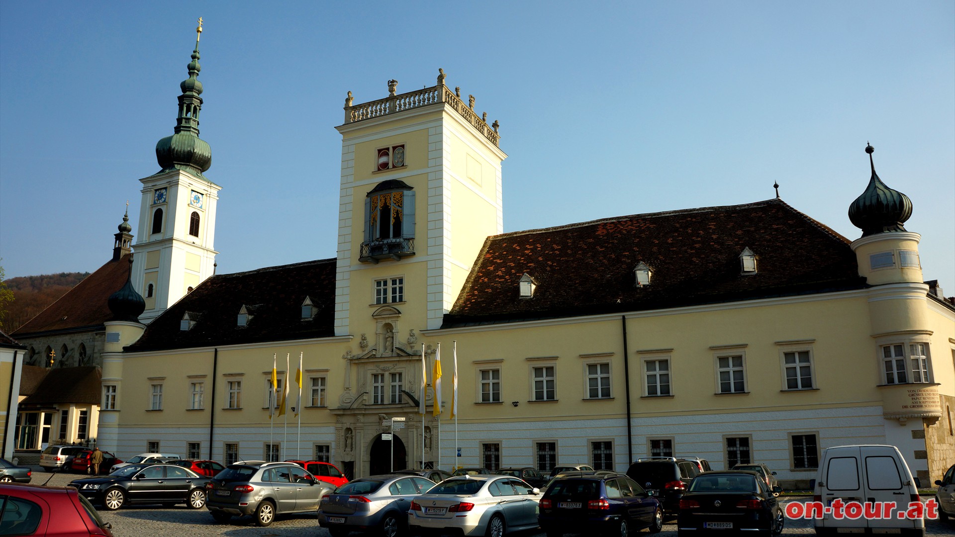 Im groen Klostergasthof gibt es nicht nur Brot und Wein.