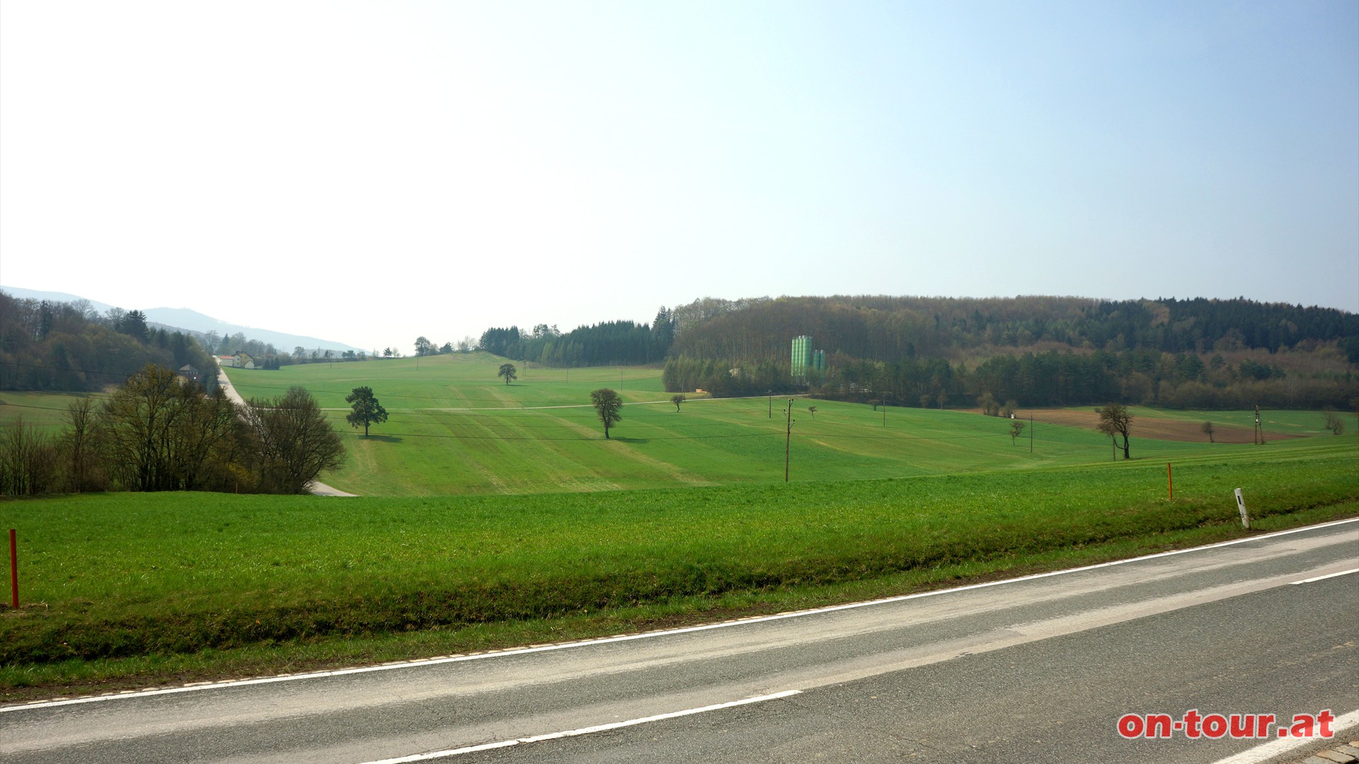 Im Süden erkennt man bereits einige Häuser in Preinsfeld – dem Rückweg.