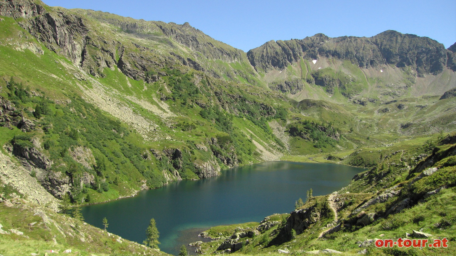 Der Mittlere-Landschitzsee; ein weiteres grn-blau-trkis schimmerndes Seenauge der Niederen Tauern.