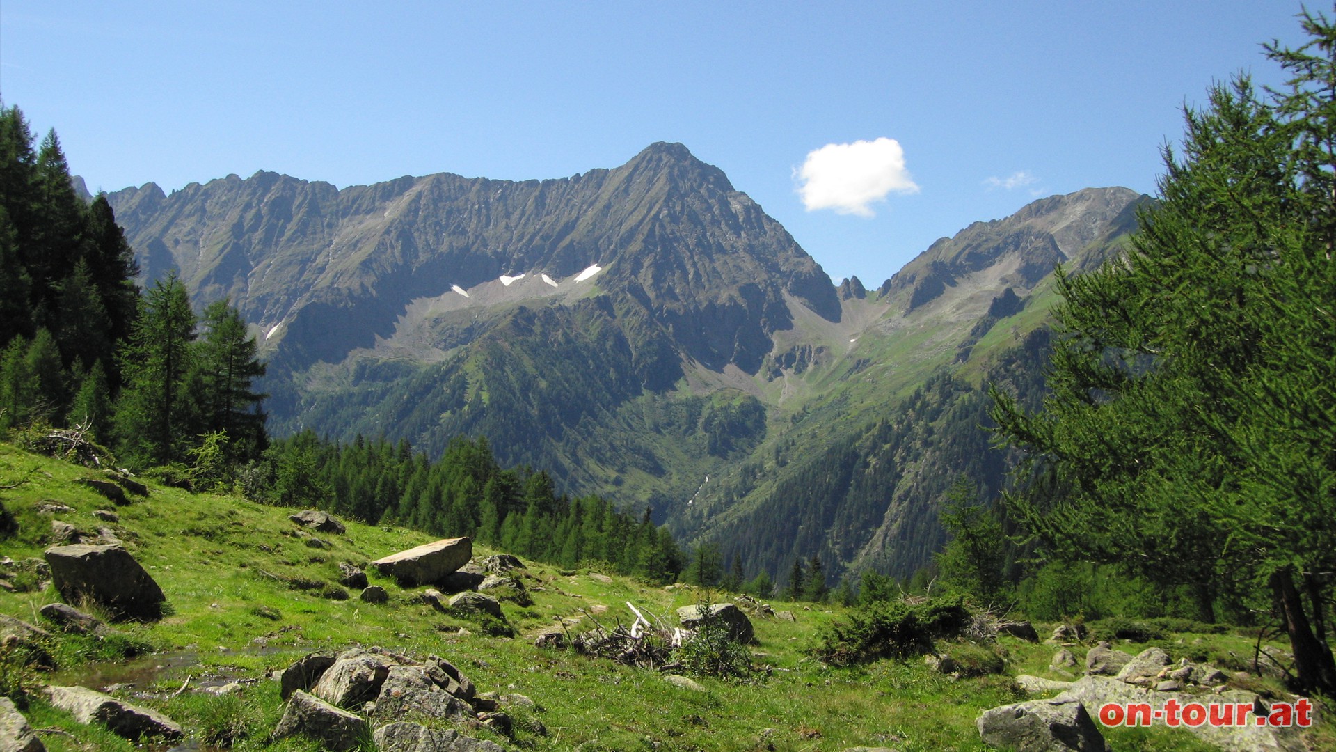 Im Sdwesten blickt das 2.740 m hohe Kasereck herber.