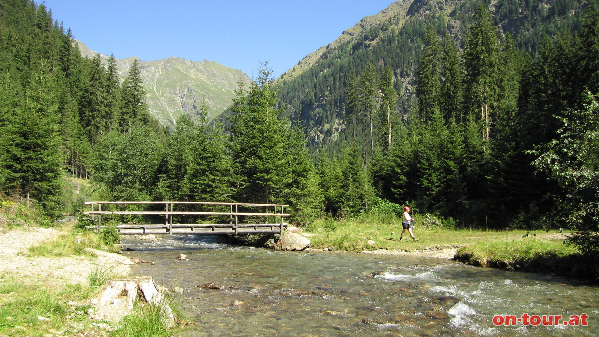 Zunchst ber die Schotterstrae taleinwrts. Beim Abzweig rechts ber den Lessachbach Richtung Landschitzseen.