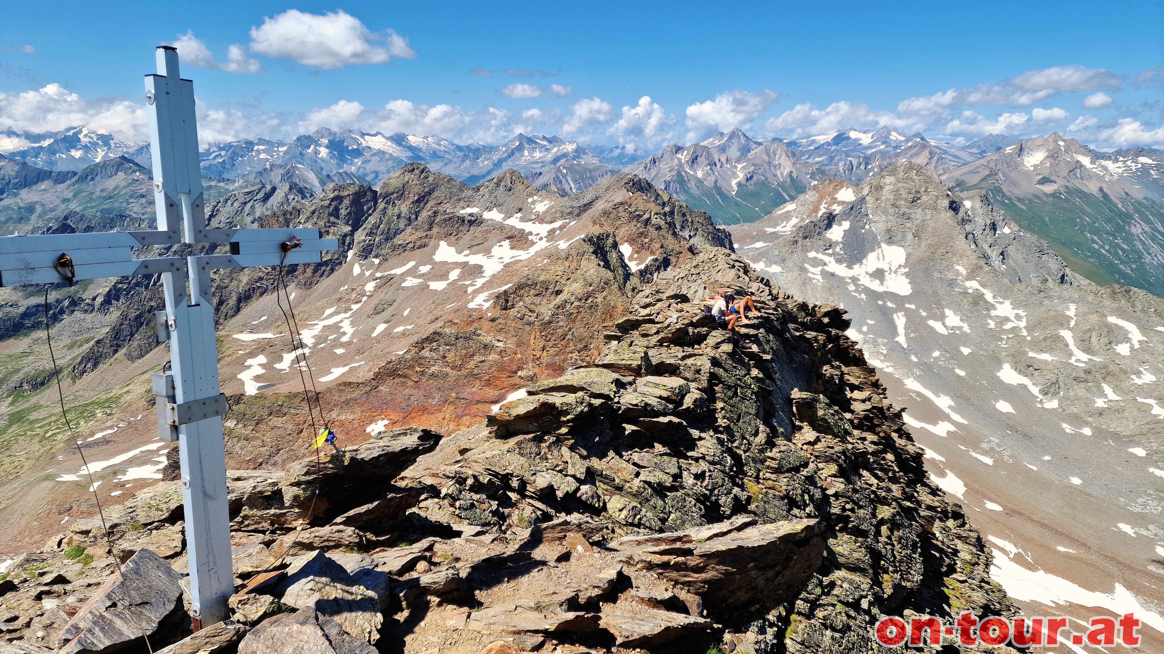 Lenkstein; N-Panorama mit den Zillertaler Alpen im Hintergrund.