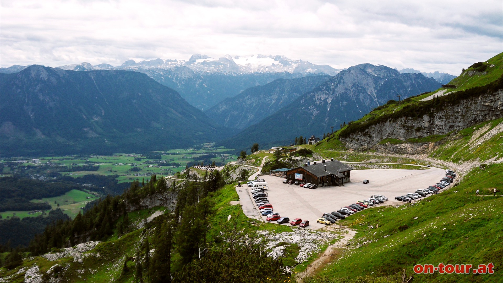 ber die Loser-Alm fhrt der Weg wieder zurck zur Loserhtte (auch ber die mautpflichtige Loser-Panorama-Strae erreichbar).