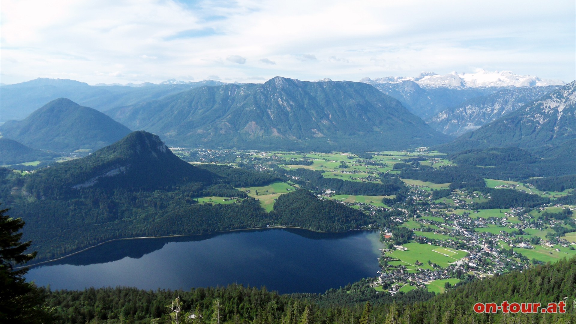 Grandiose Aussicht nach Sden; Altausseer See, Altaussee und ....