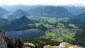 Ausblicke vom Feinsten; Altaussee mit See, Bad Aussee, der Zinken (Mitte) und dahinter ....