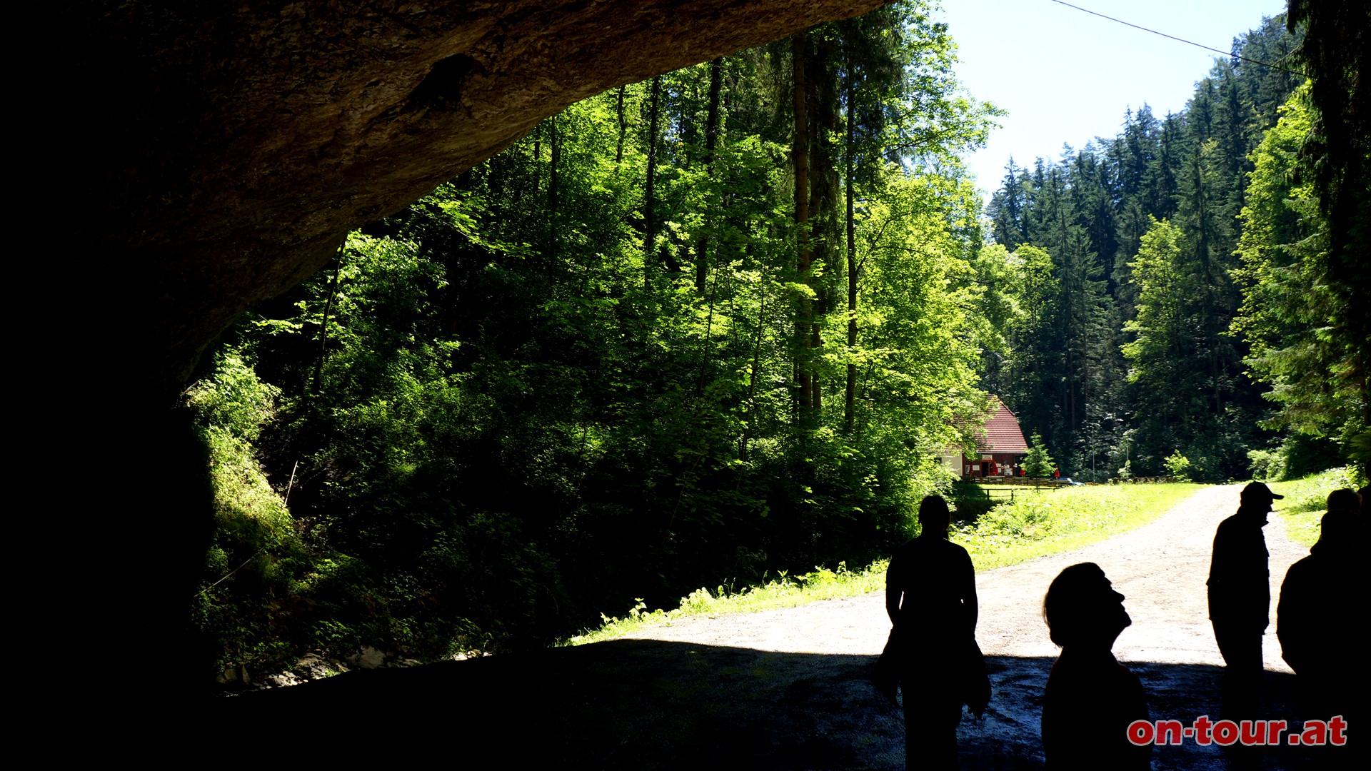 Die größte aktive Wasserhöhle Österreichs führt von Semriach bis nach Peggau (nicht durchgehend begebar). Entdeckt wurde die Höhle im Jahr 1894. Noch im selben Jahr ....