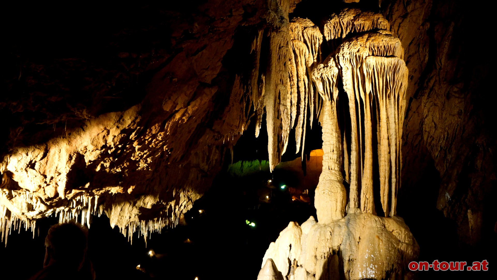Etwa 25 km nördlich von Graz befindet sich die größte Tropfsteinhöhle Österreichs.