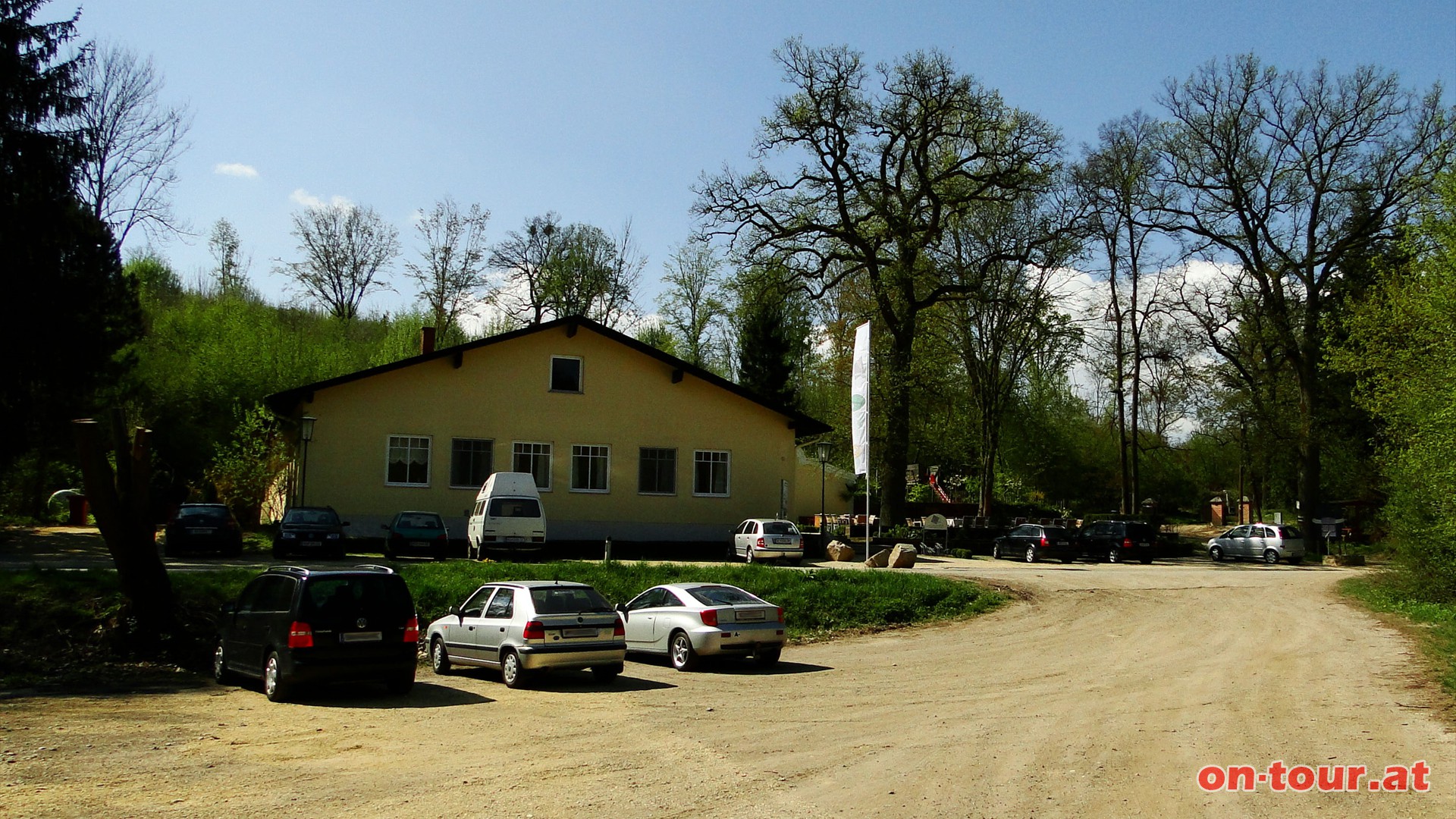 Ausgangspunkt ist das -Goldene Brndl Gasthaus- im Rohrwald. Auf dem Grund der Rohrwaldquelle soll sich, laut Sage, ein goldenes Ringlein befinden.