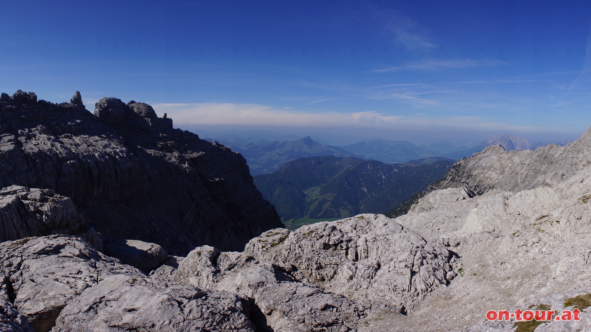 Wehrgrubenjoch: Nun, fr kurze Zeit auf Tiroler Gebiet, bergab Richtung Lastal, St. Ulrich. 