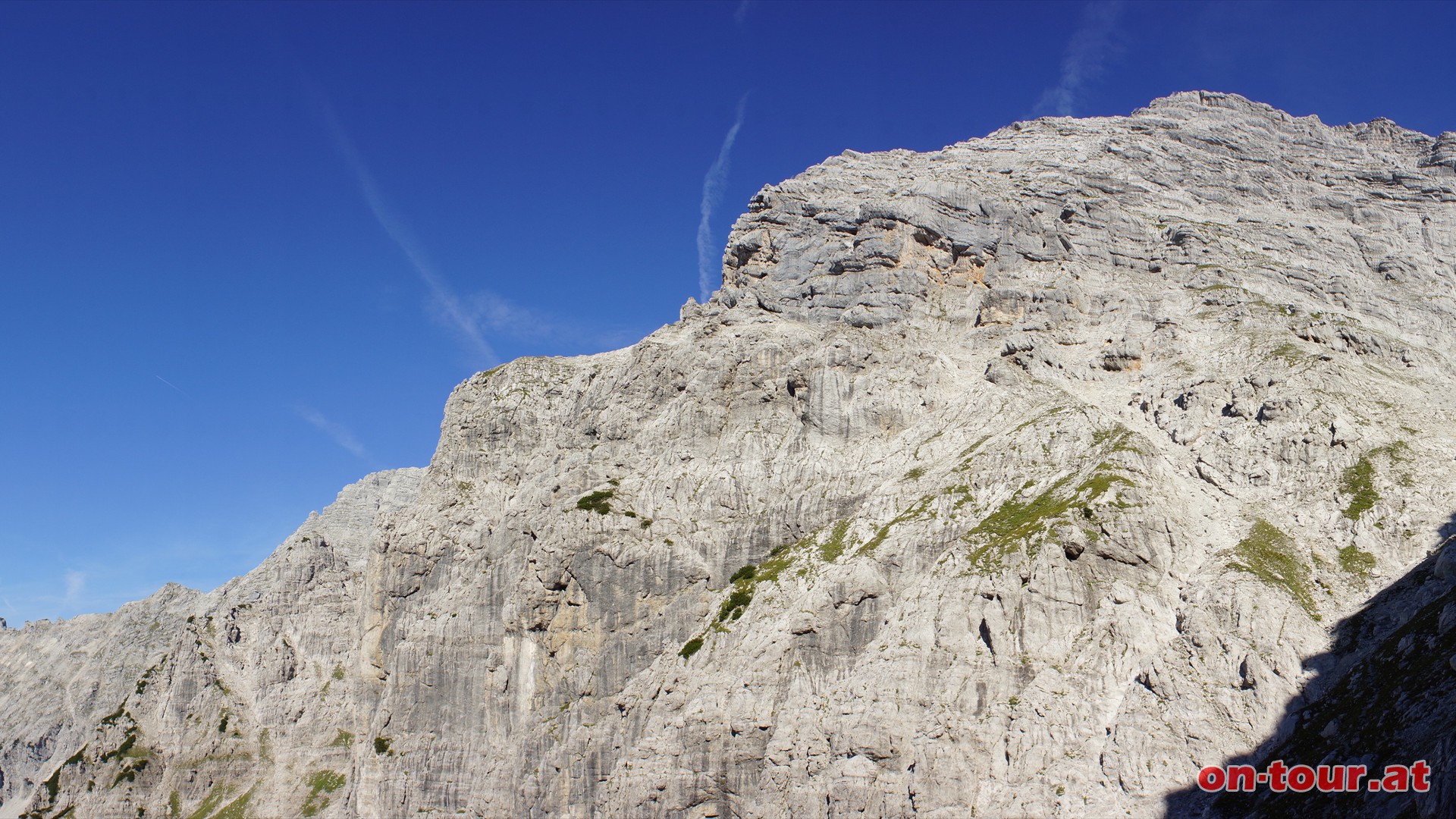 Am Fu der Scheibenwand zeigen sich die Hrner des Nuaracher-Hhenweges.