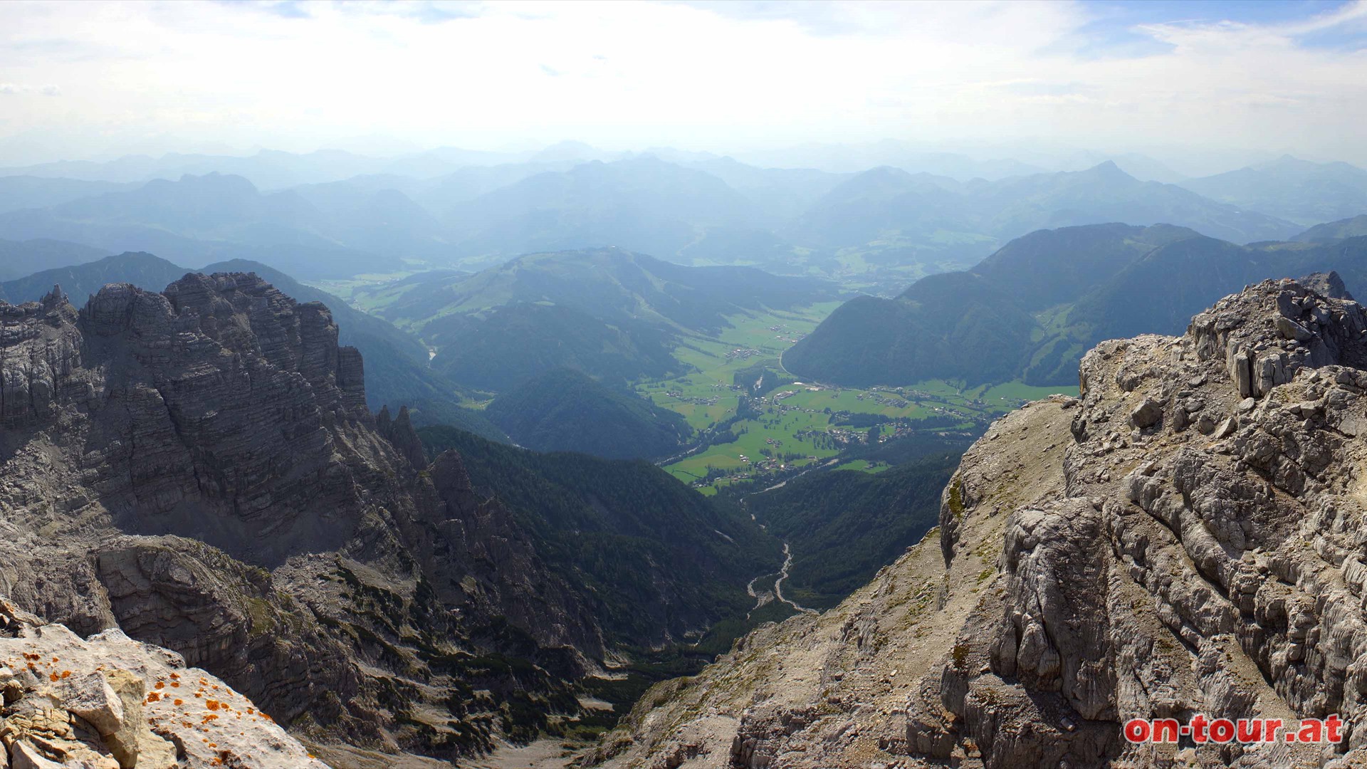 Mitterhorn: Im Sdwesten das Pillerseetal und dahinter die Kitzbheler Alpen.