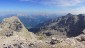 Mitterhorn: Blick nach Osten. Rechts das Reif- und Ochsenhorn. Links das Breithorn. Im Hintergrund die Berchtesgadener Alpen und die Leoganger Steinberge.