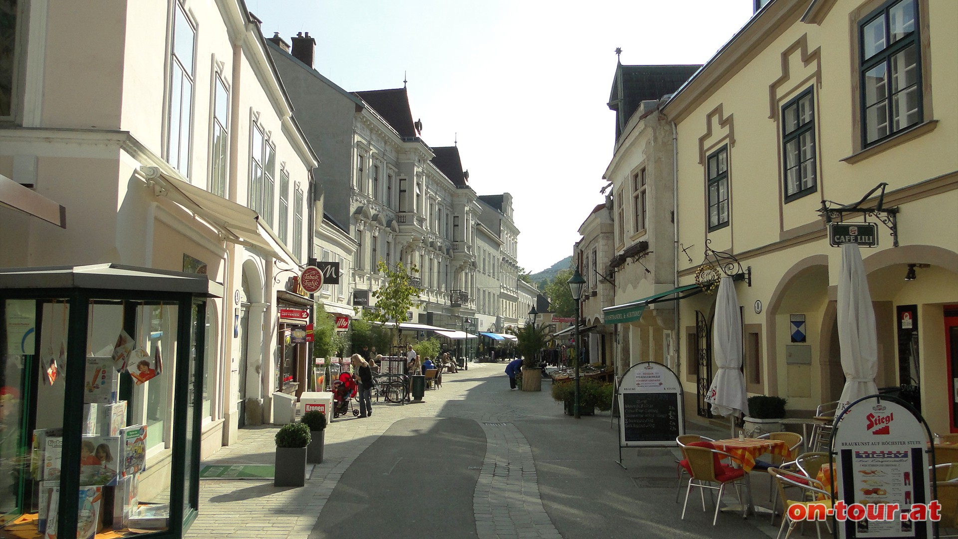 Richtungswechsel; nun geht es der Kaiserin Elisabethstrae entlang (Richtung Sden).