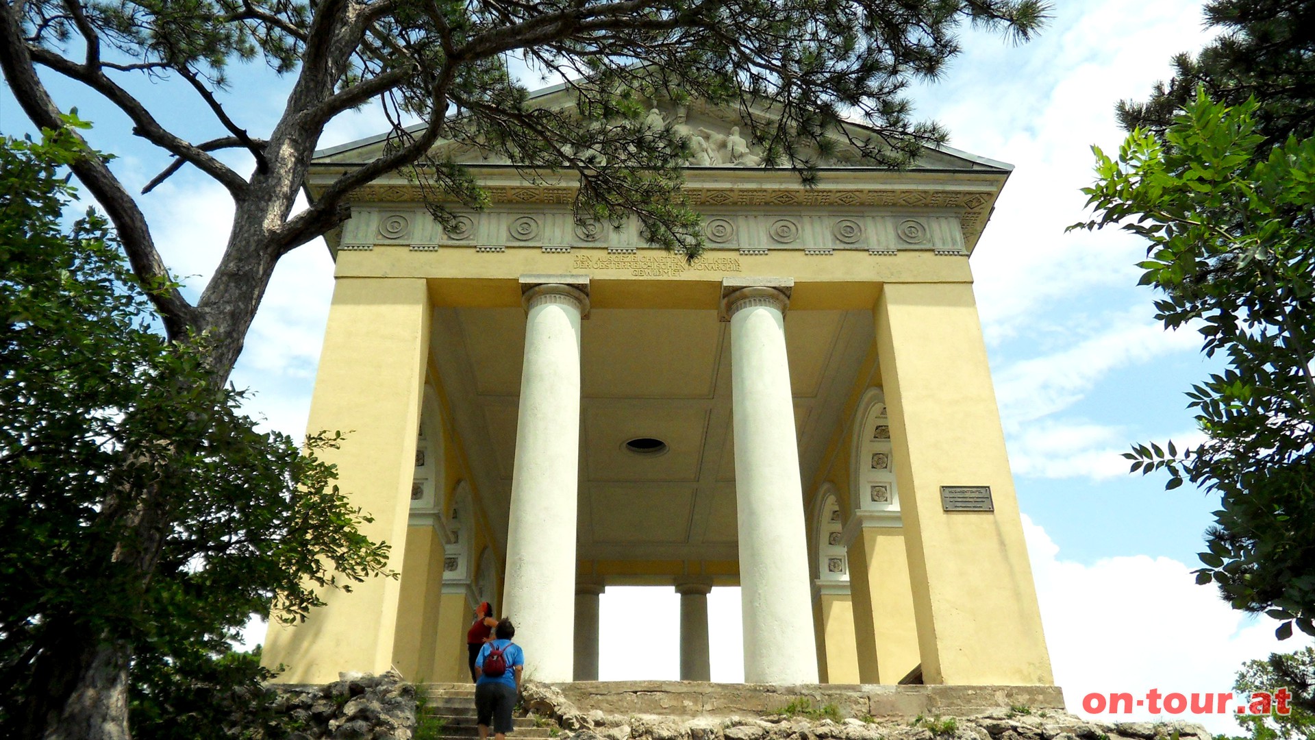 ... zum Husarentempel wandern. Das erste Kriegerdenkmal von sterreich wurde 1813 errichtet.