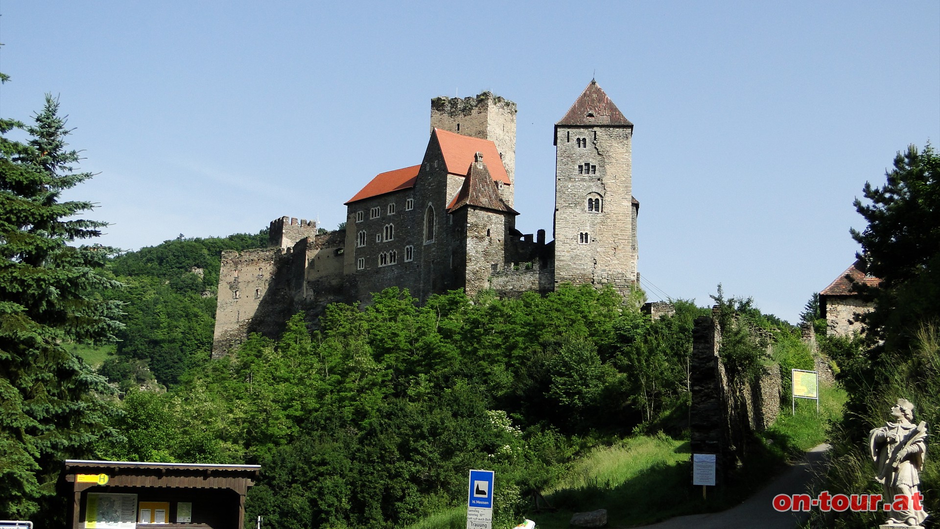 Wir starten in Hardegg. Parkmglichkeit beim Uhrturm (bei der Burg Hardegg).