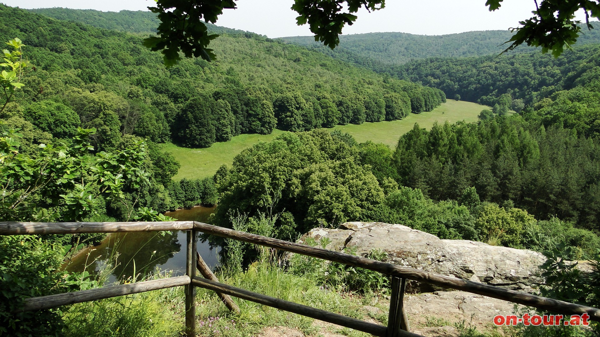 .....der Ausblick vom Aussichtspunkt ist vom Feinsten.