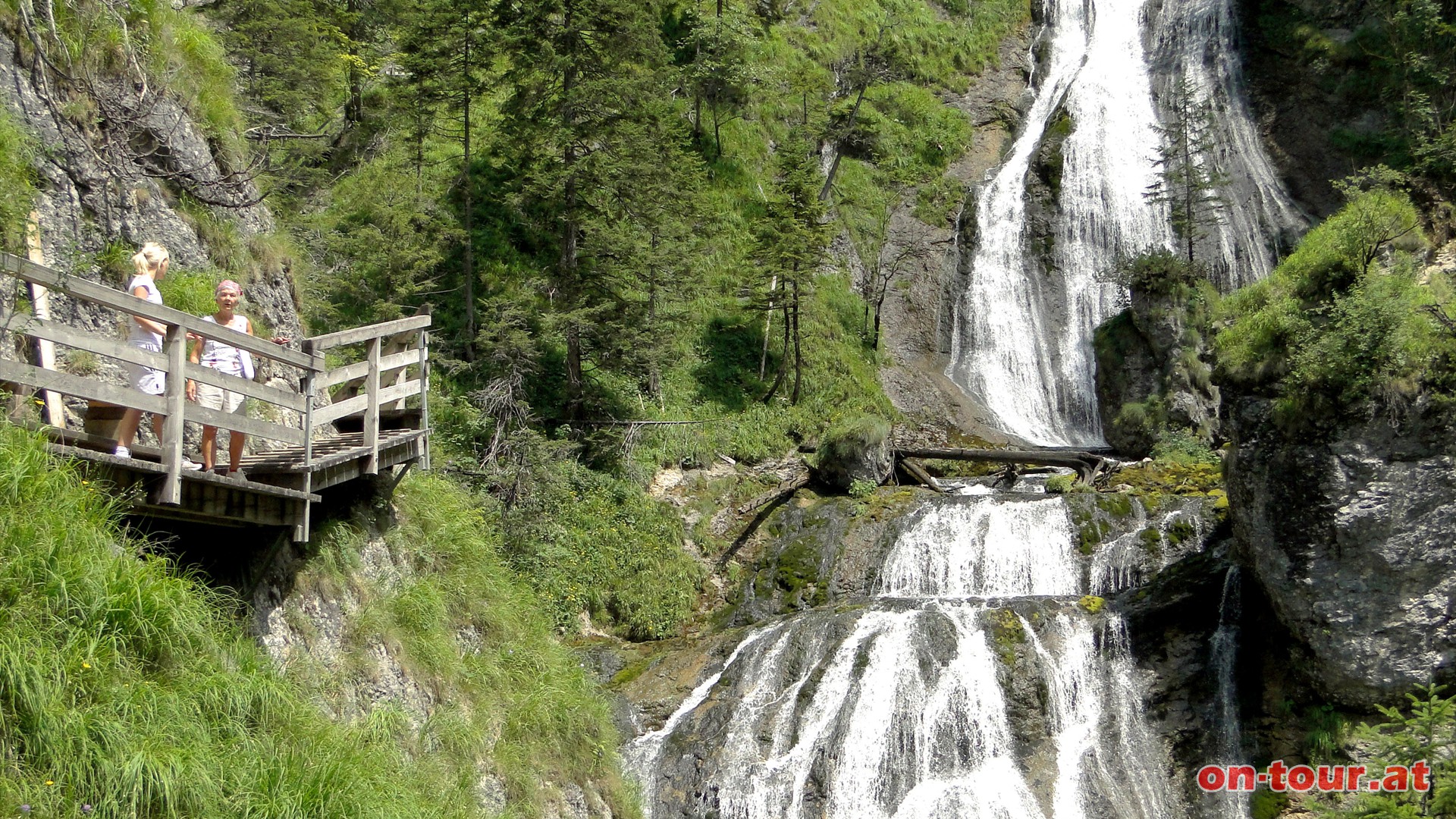 Über 5 Wasserfälle und 300 Höhenmeter rauscht das kühle Naß vom Wasserloch bis zur Salza.