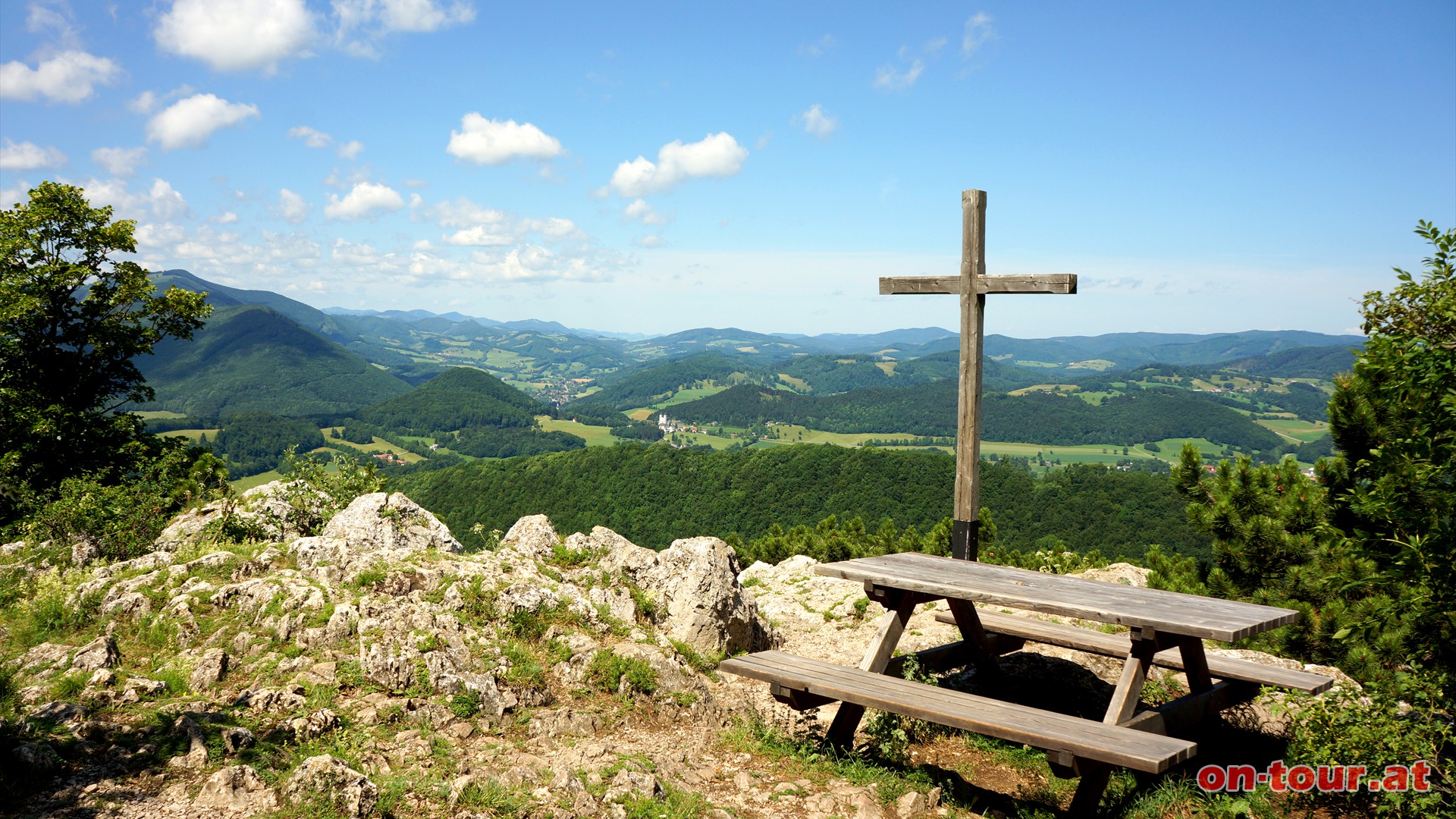 Selbiges ist zwar nicht sonderlich attraktiv, aber die Aussicht entschdigt umso mehr.