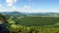 Im Nordwesten erffnet sich ein weiter Blick ber die Gutensteiner Alpen und den Wienerwald.