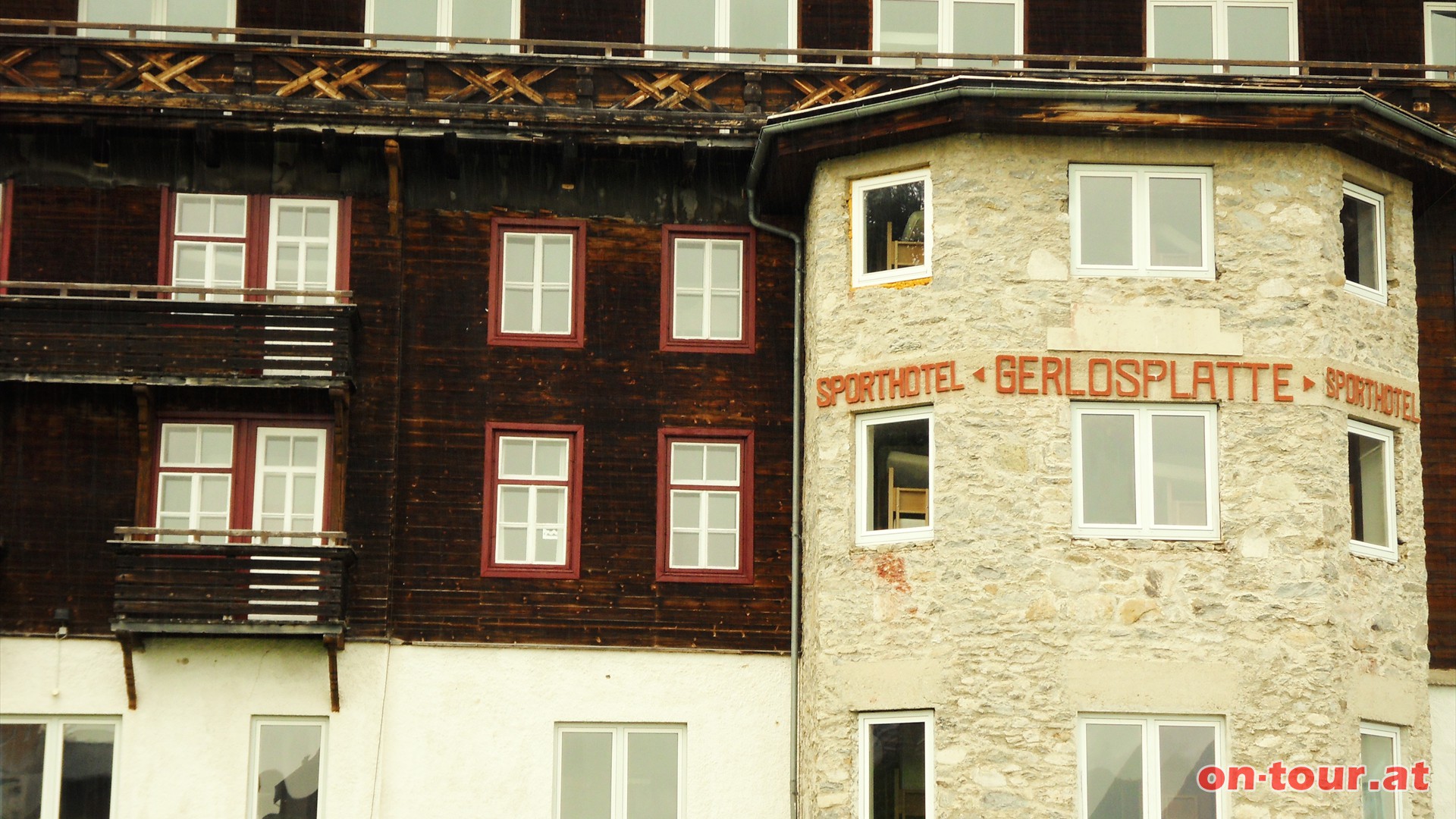 ber die mautpflichtige Gerlos-Alpenstrae auf die Gerlosplatte und zum Sporthotel.