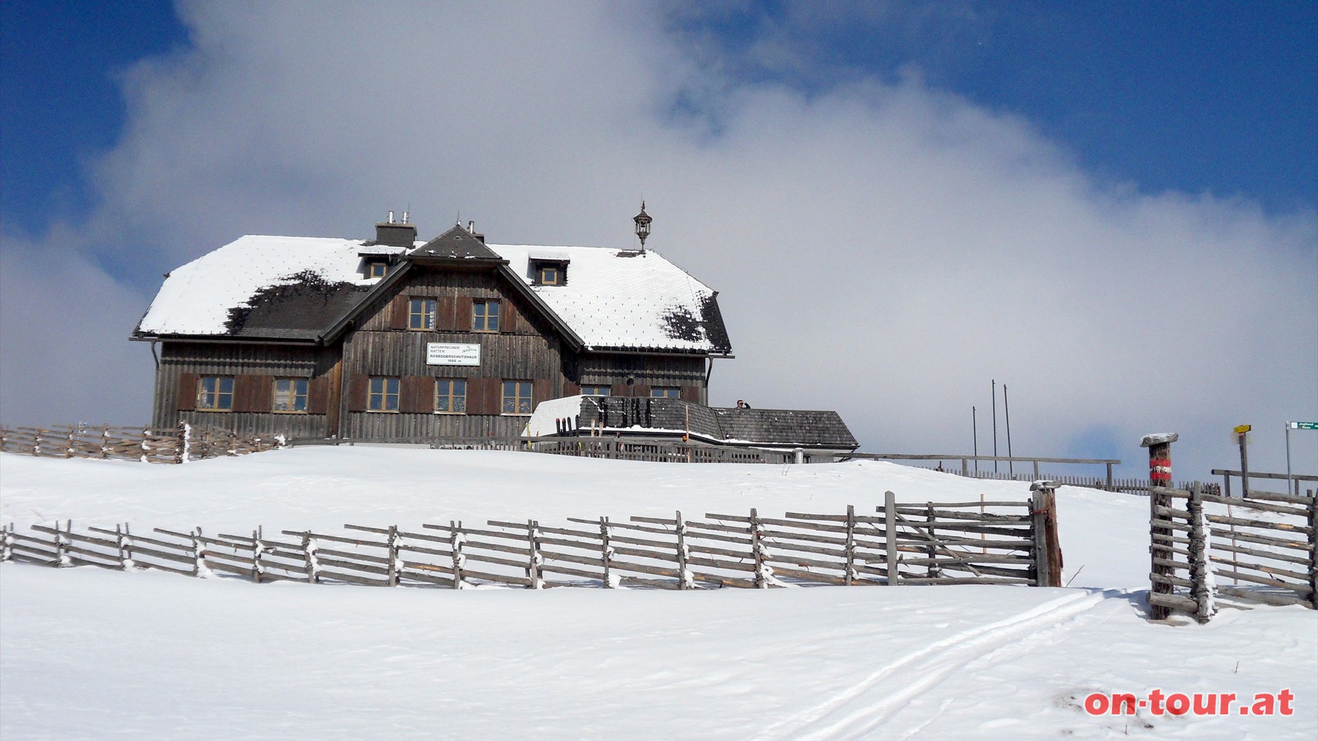 Bei entsprechenden Schneeverhltnissen ist ein Aufstieg mit der Rodel ber die Mautstr. beim -Hansl-in Reith- bis zum Roseggerhaus sehr zu empfehlen.