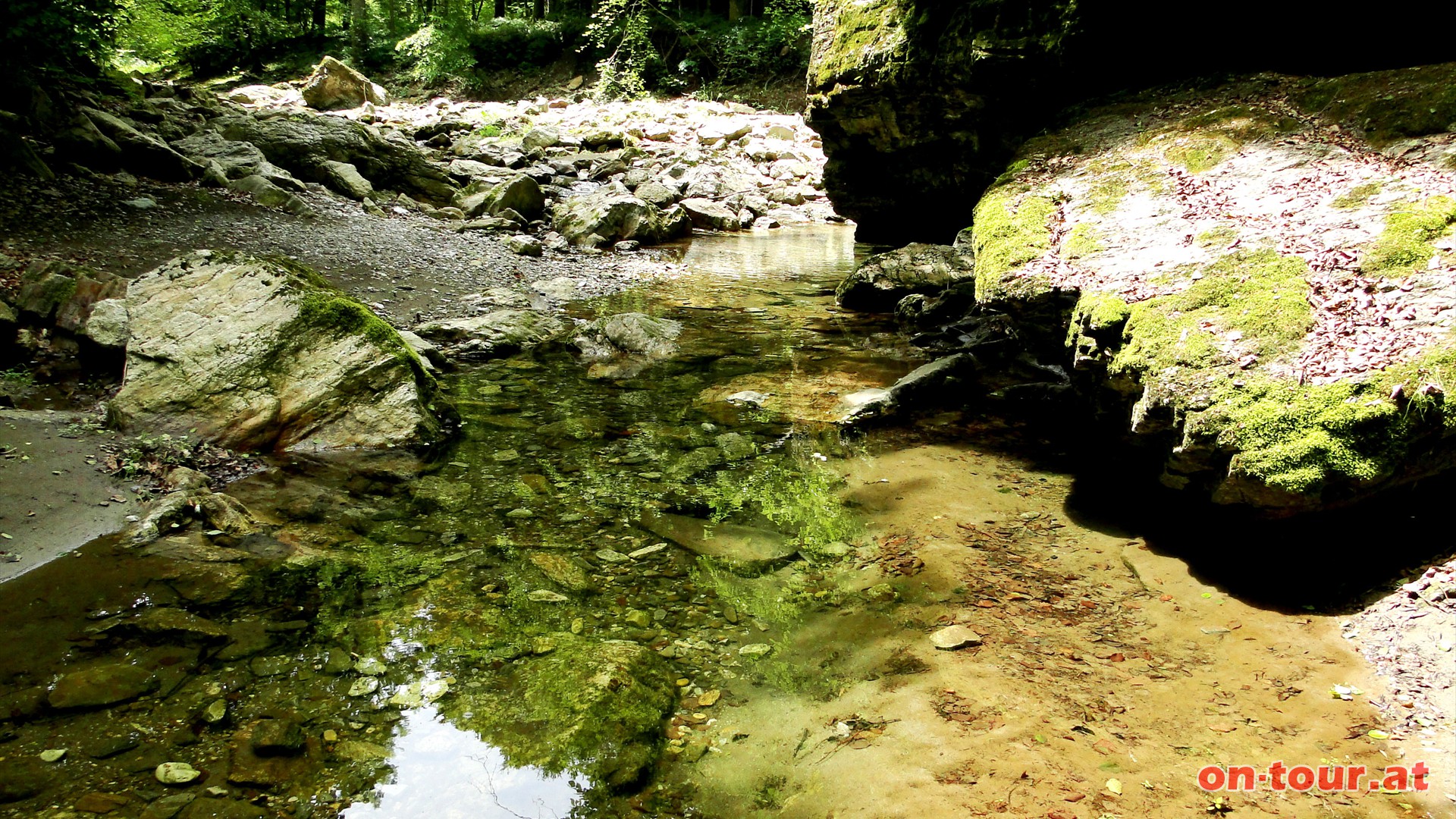 Zusehends steigt der Wasserstand und der wildromantische Charakter verdichtet sich wieder.