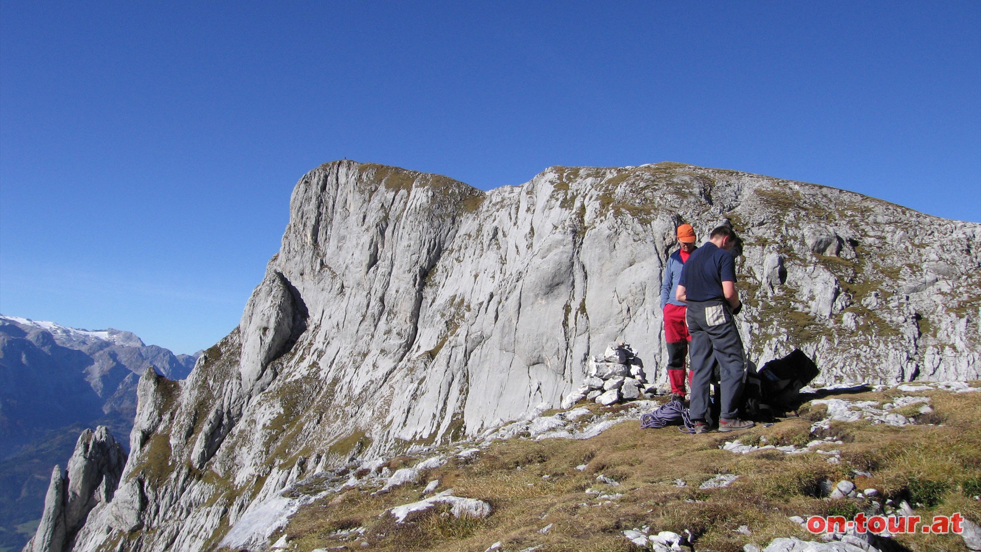 Neben Schotterfeldern gelangen wir aufwrts. Das Groe Fieberhorn mit seiner markanten Form begleitet uns linker Hand.