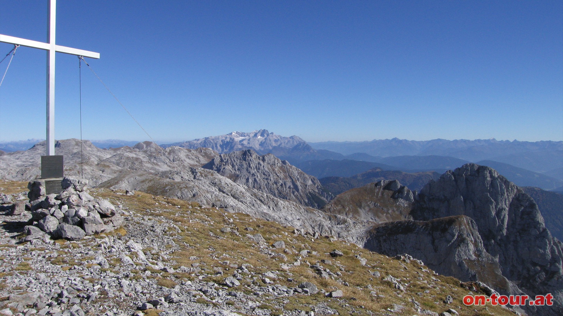 Panoramablick am Raucheck  Vom Dachstein bis zu den Hohen Tauern.