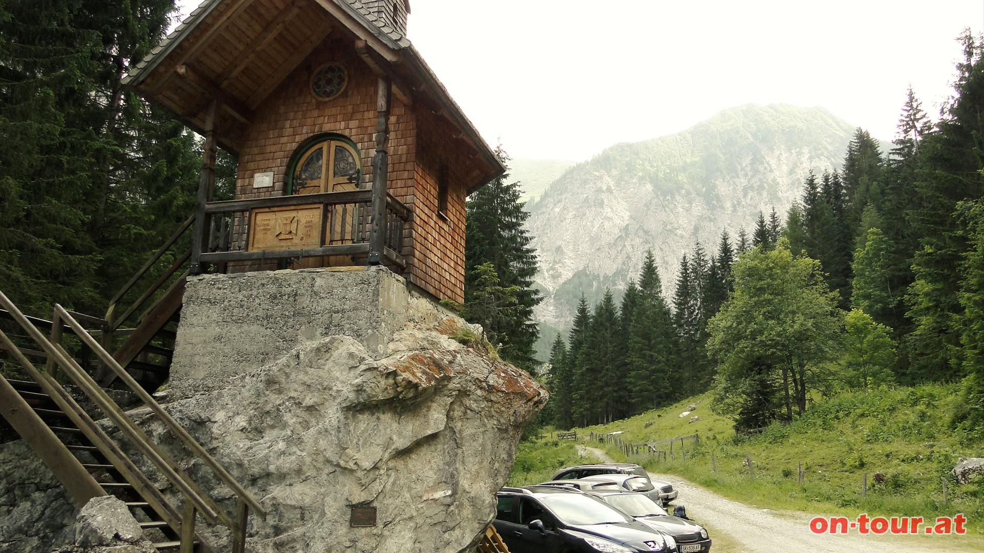 Der Parkplatz bei der Hubertuskapelle im Wolayertal ist unser Wander-Tourausgangspunkt. 