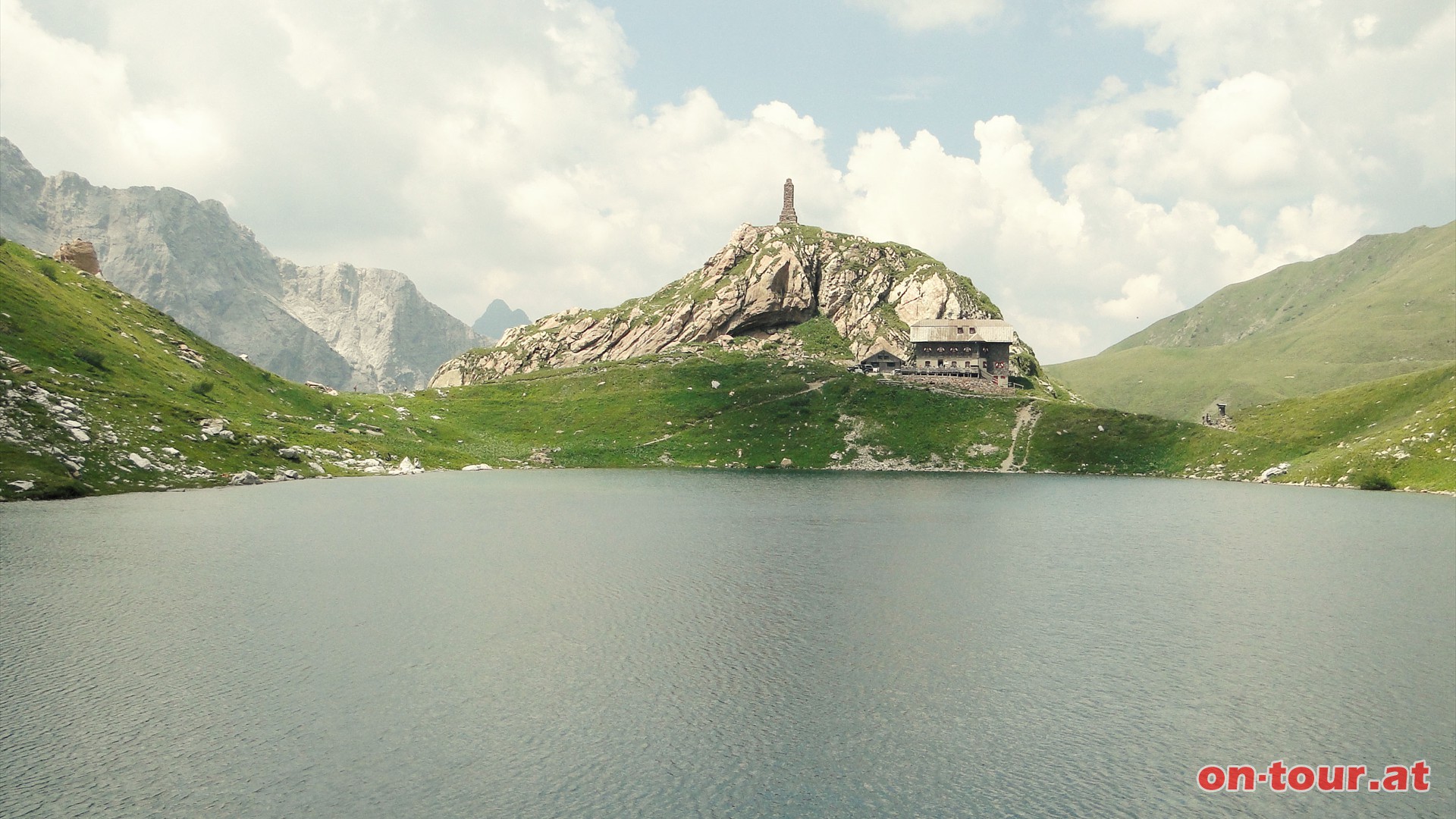 Seeweg zum Wolayerpass entlang. 