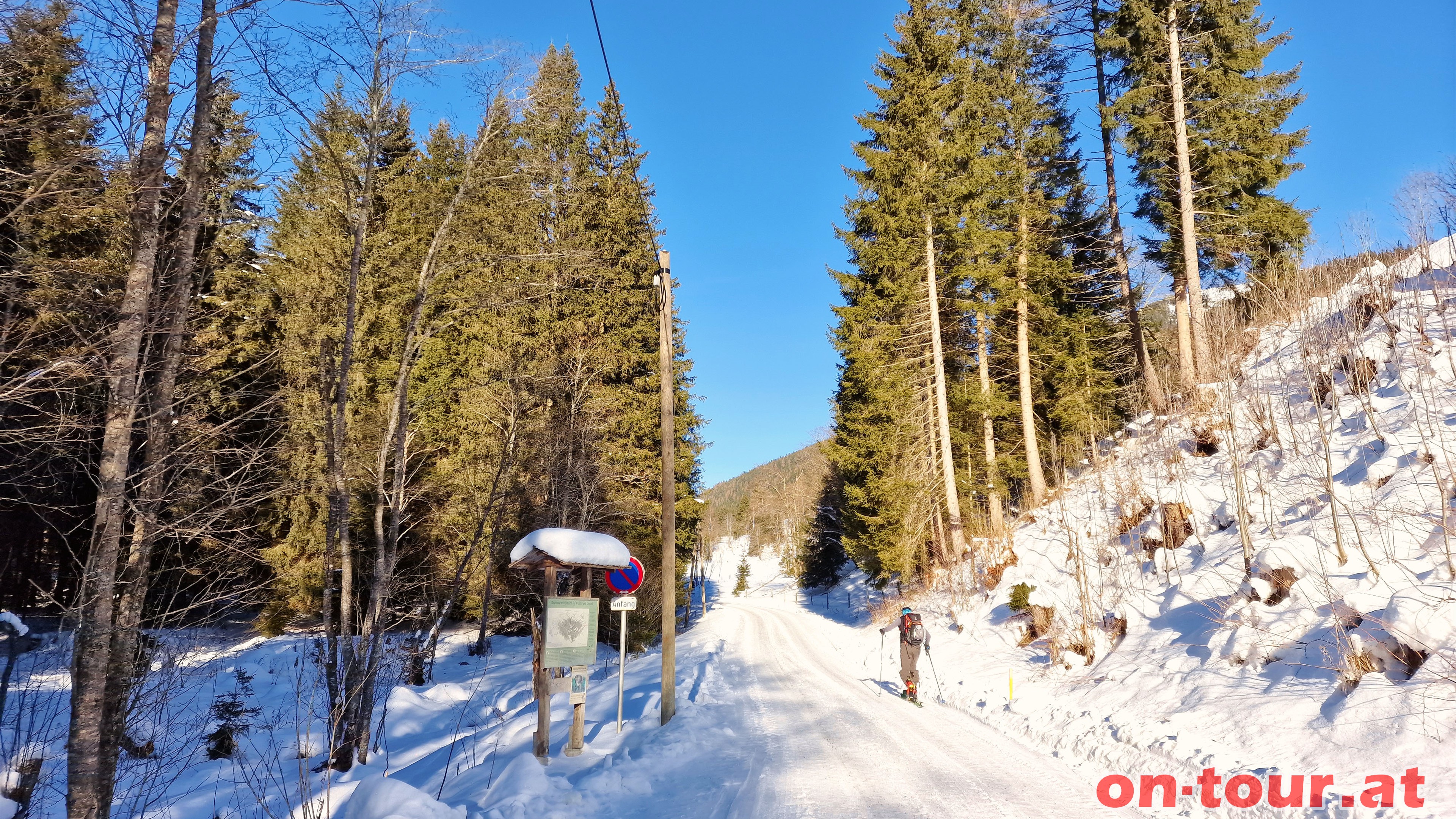 Start; kleiner Parkplatz im Authal.