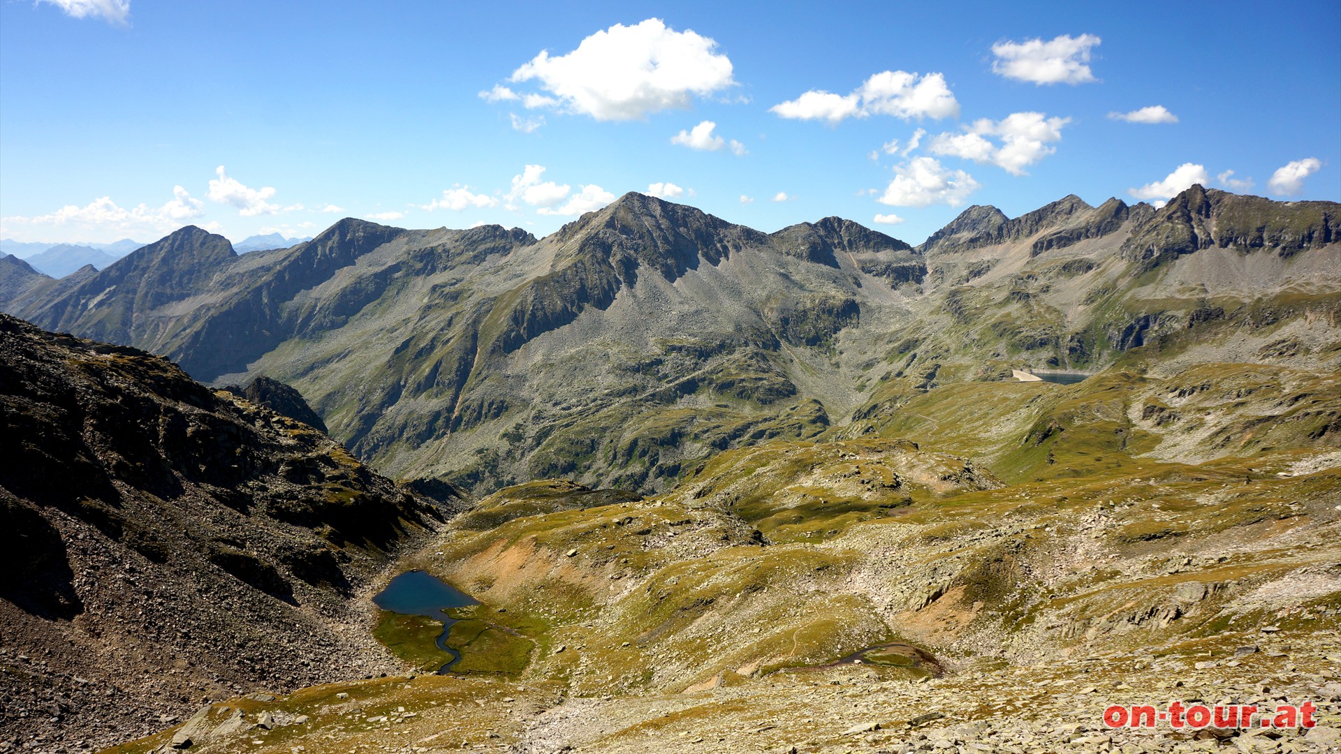 Im Westen der Gamolnigspitz, sowie weitere Seen wie Hochalmsee, Schwarzsee oder Kesselesee.