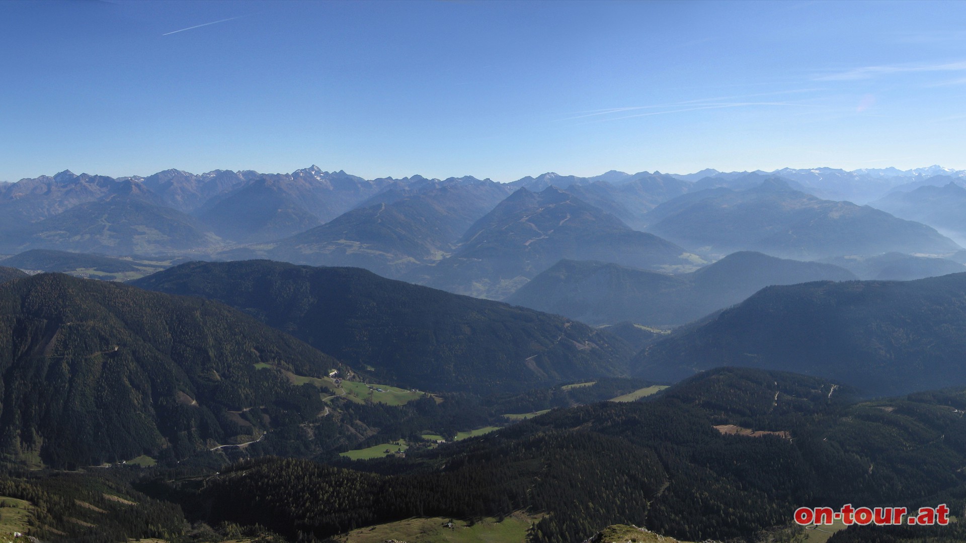 Blick Richtung Sden zu den Niederern Tauern.