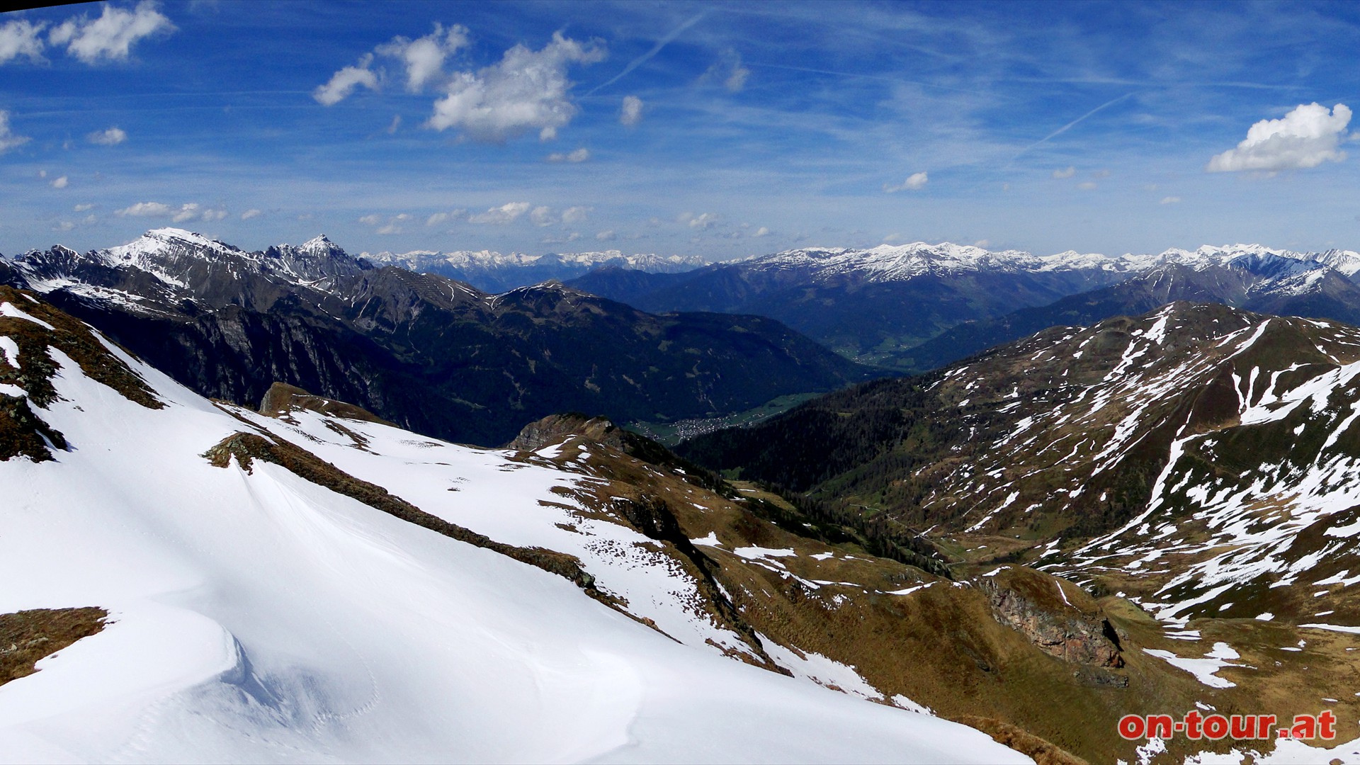 Im Norden das Karwendel Gebirge und die Tuxer Alpen.