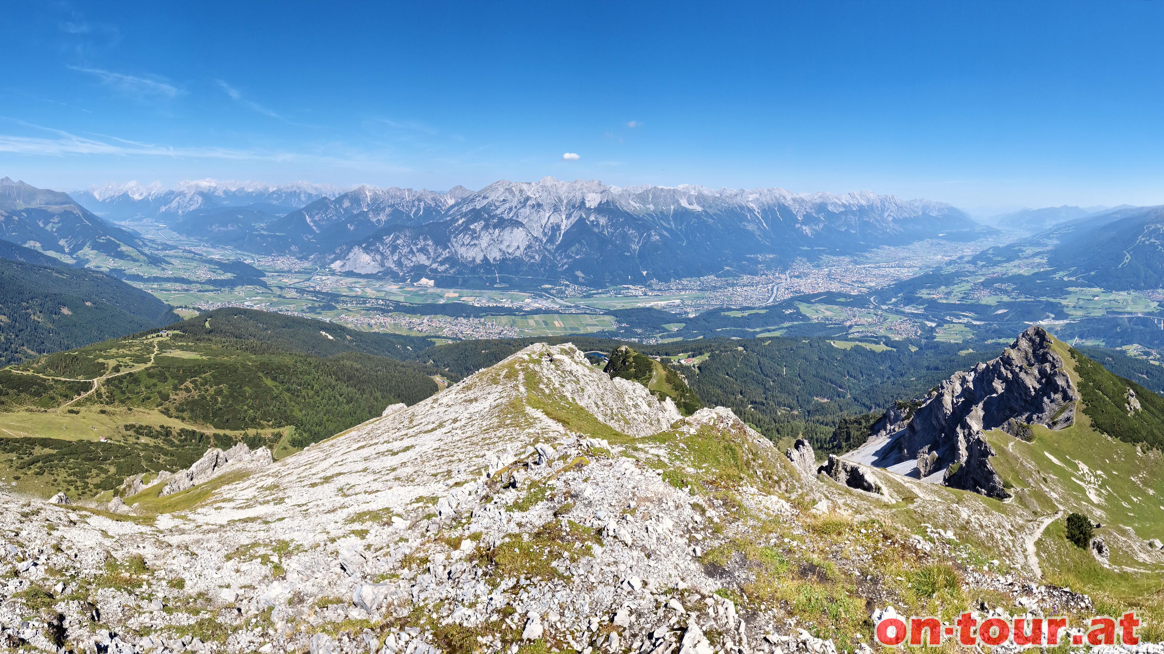 Saile; im N das Inntal und die Nordkette - Karwendelgebirge.