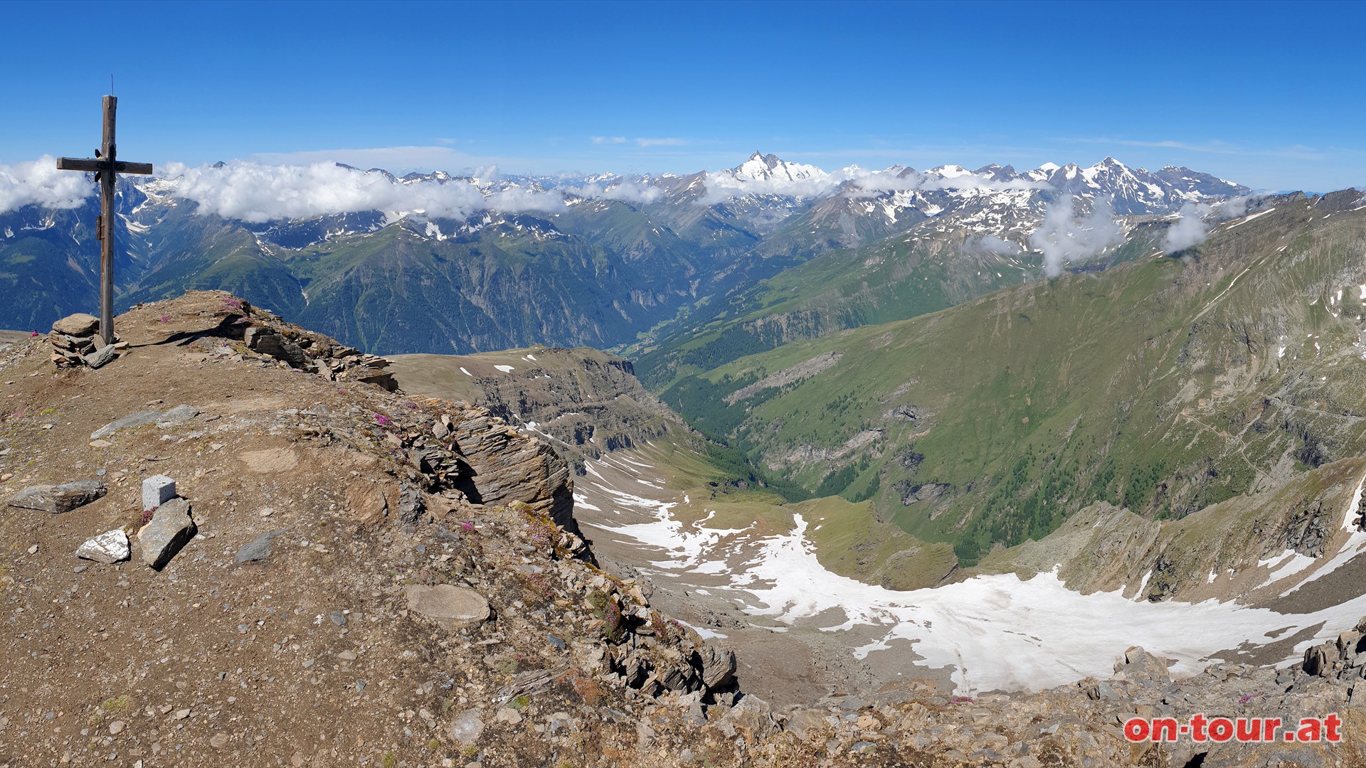 Sandkopf W-Panorama mit Groglockner und Kleinfleital (rechts).