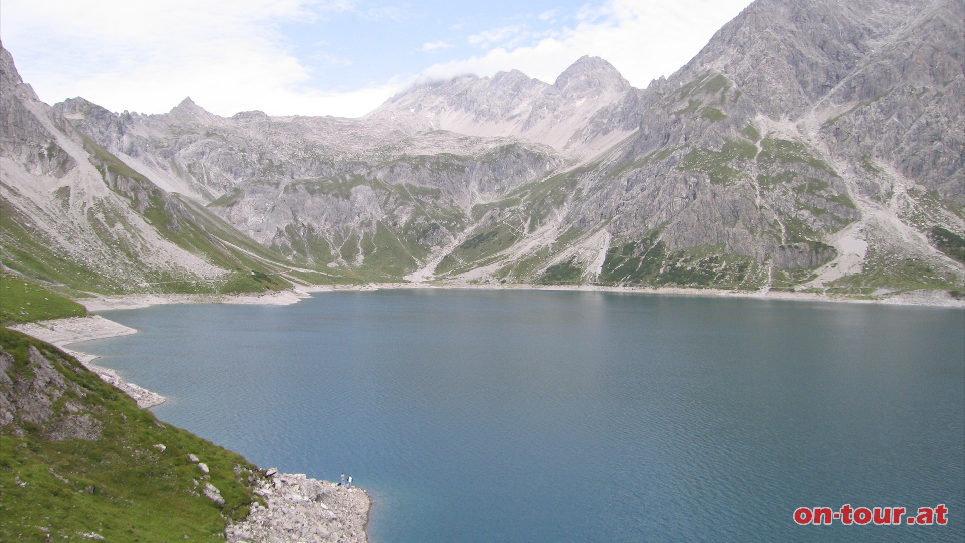 Lnersee; Westblick mit Schesaplana in den Wolken.