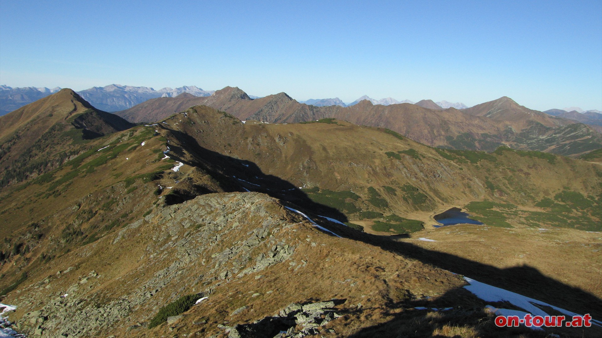 Der gesamte Kammverlauf bis zur Schoberspitze im Norden.