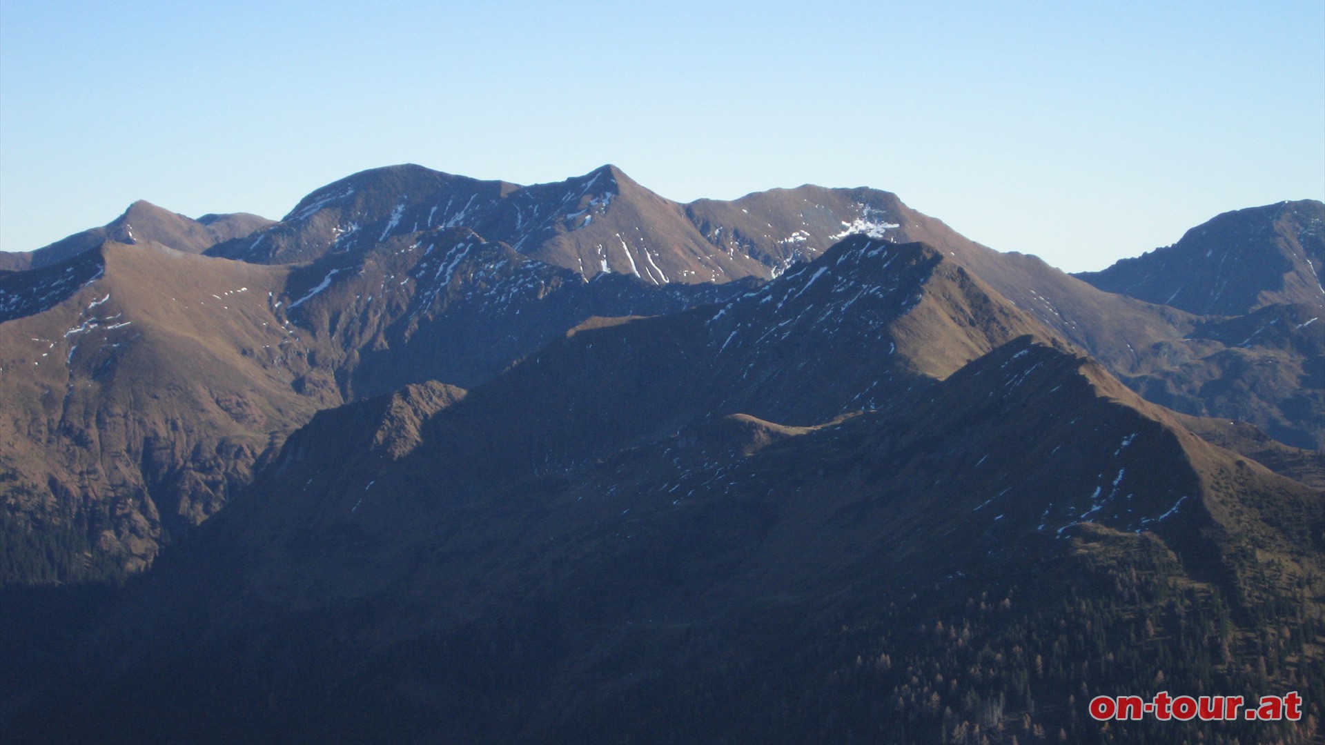 Im Sdosten der Hohenwart und Eiskarspitz.