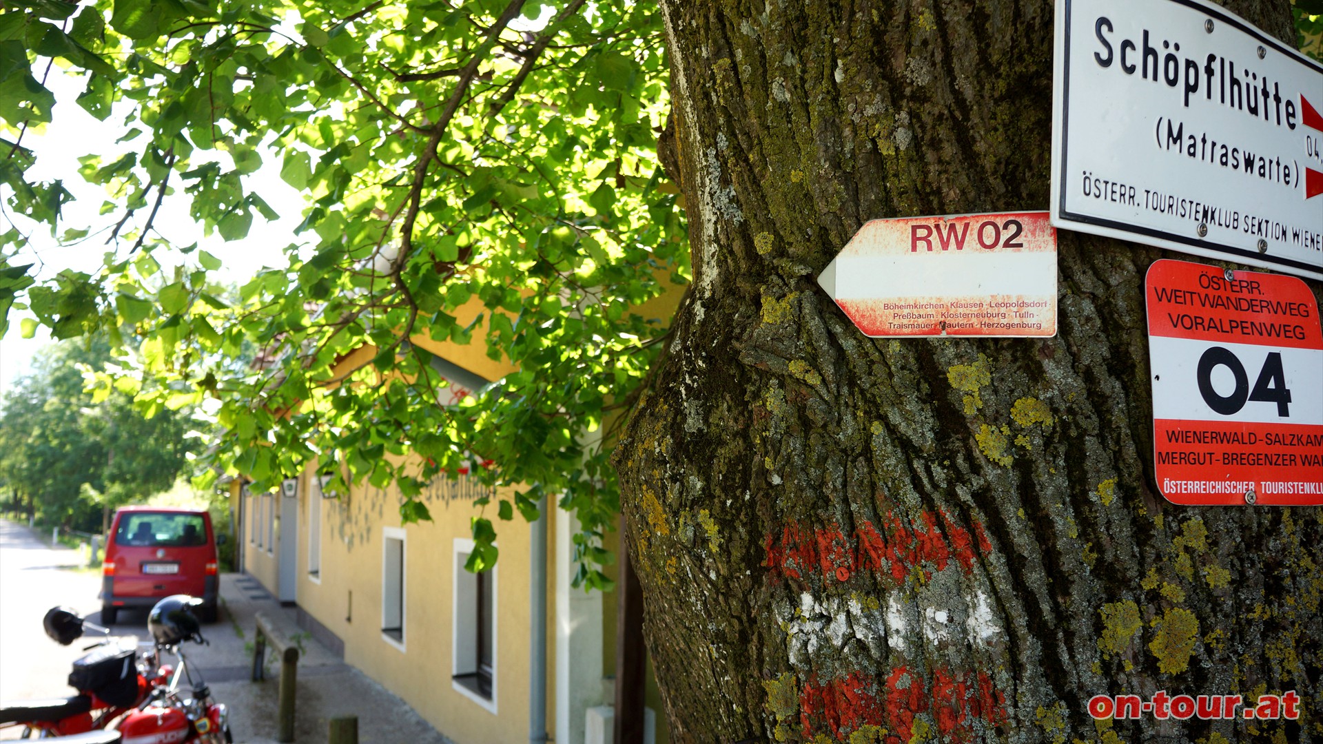 Ausgangspunkt ist der Parkplatz beim Forsthof zwischen Schpfgitter und Laaben.