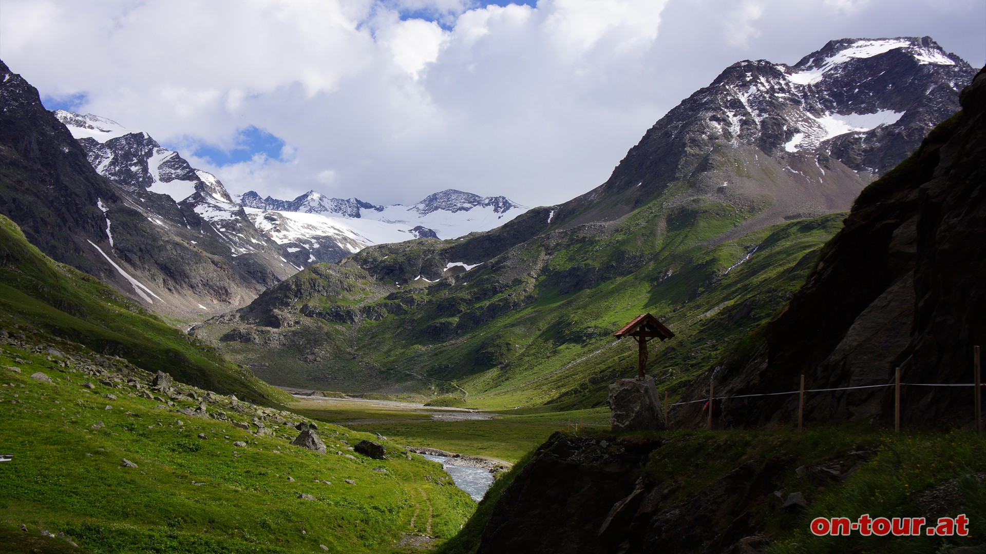 Kurz vor der Ambergerhtte. Rechts der Wannenkogel.