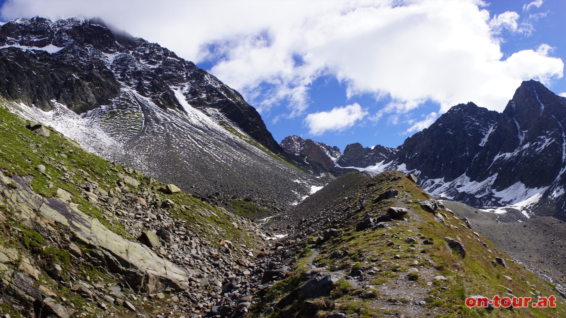 ber den Mornenrand bergauf. Den Abzweig nach links (Schrankogel) nicht verpassen.