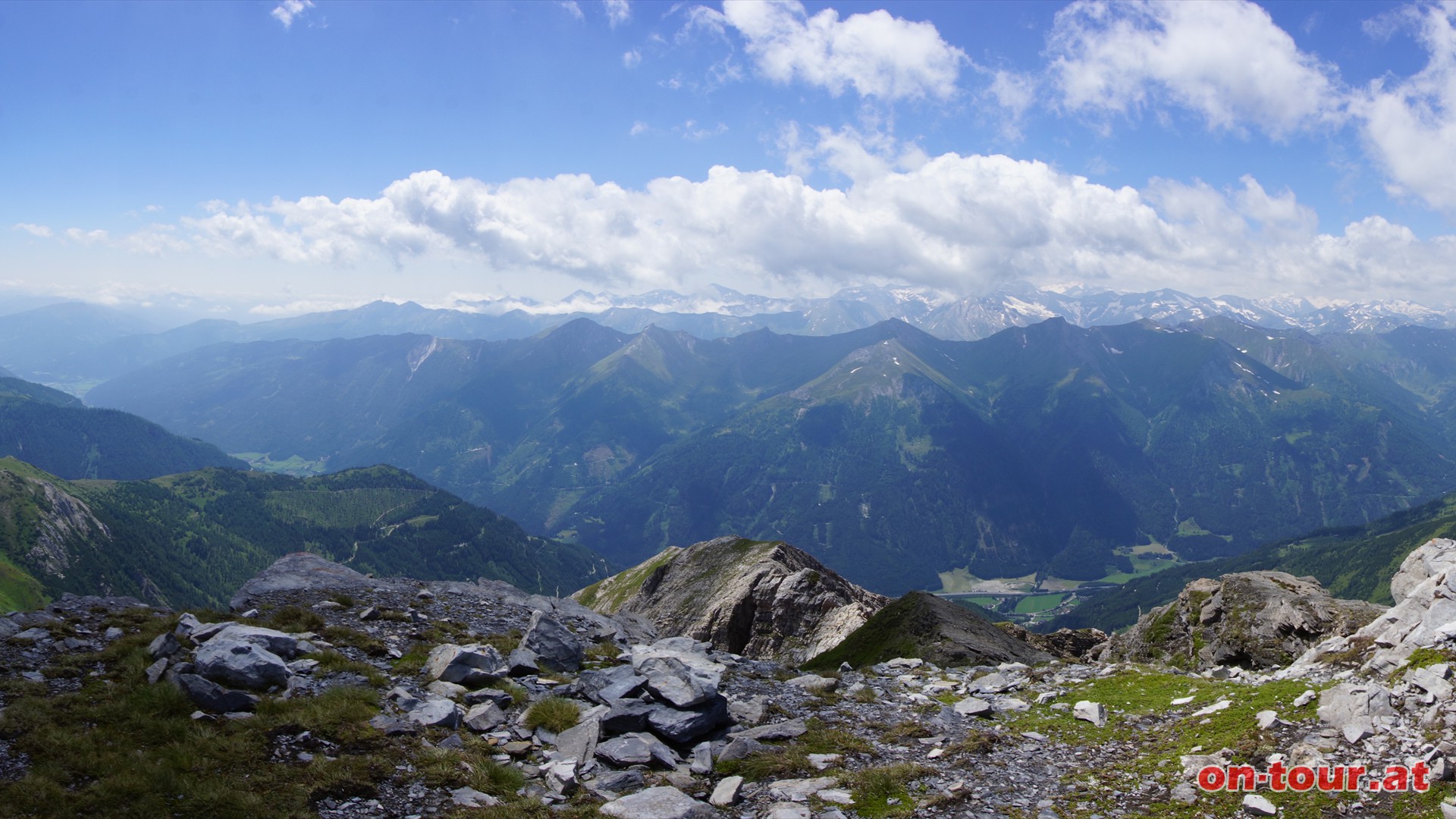 Schwarzeck; 2.636 m; Blick Richtung S in die Hohen Tauern.
