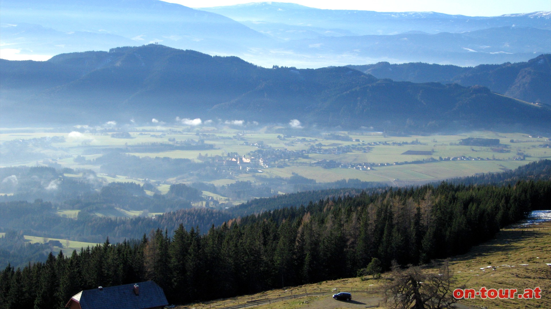 Tourstart auf der Grafenalm (Auffahrt mit PKW mglich). Blick hinunter nach Seckau. 