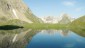 Im glasklaren Unteren Seewisee spiegeln sich die Freispitze und die Rote Platte im Westen.