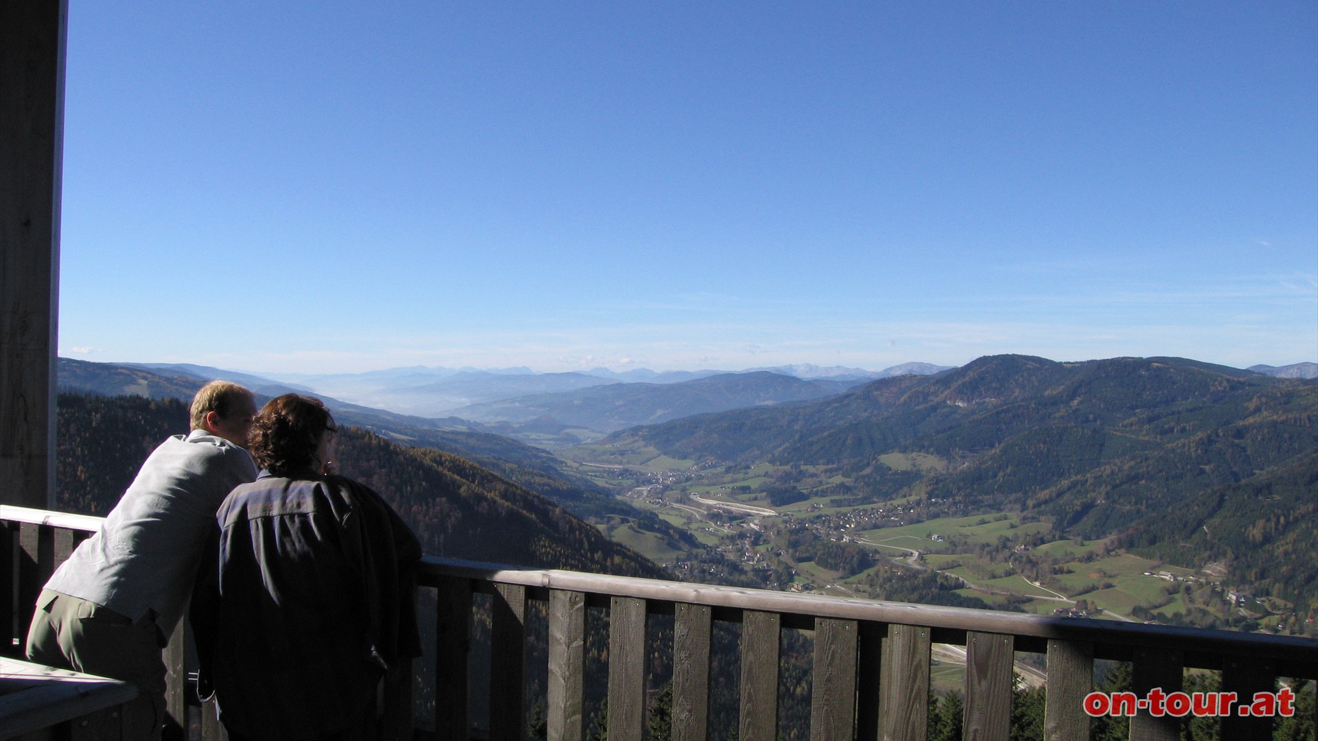 Ein weiter Blick hinein ins Frschnitz- und Mrztal im Westen.