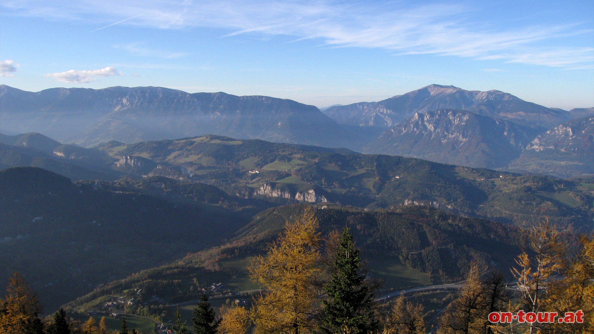 Herrliche Aussicht ins Semmering-, Rax- und Schneeberggebiet.