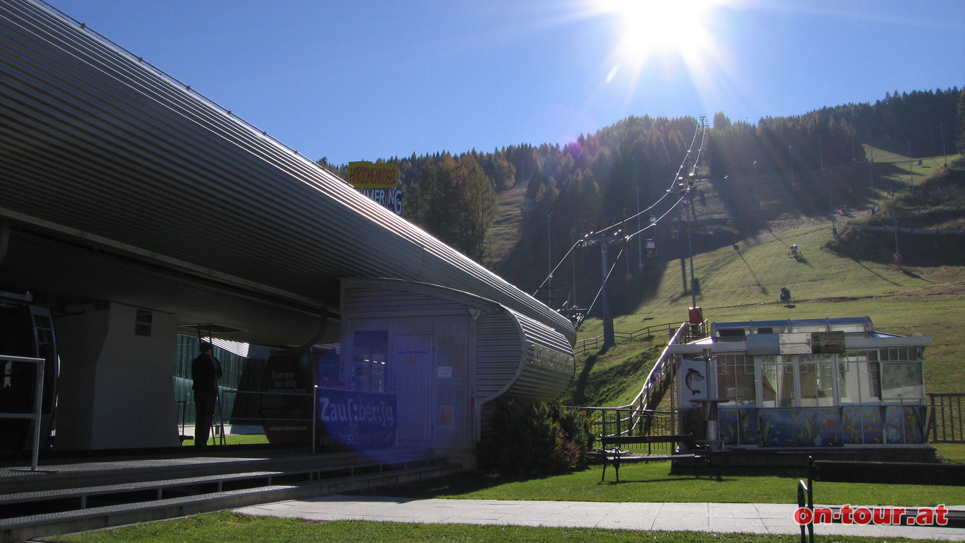 Vom Kurort Semmering aus geht es mit der Seilbahn auf den Hirschenkogel.