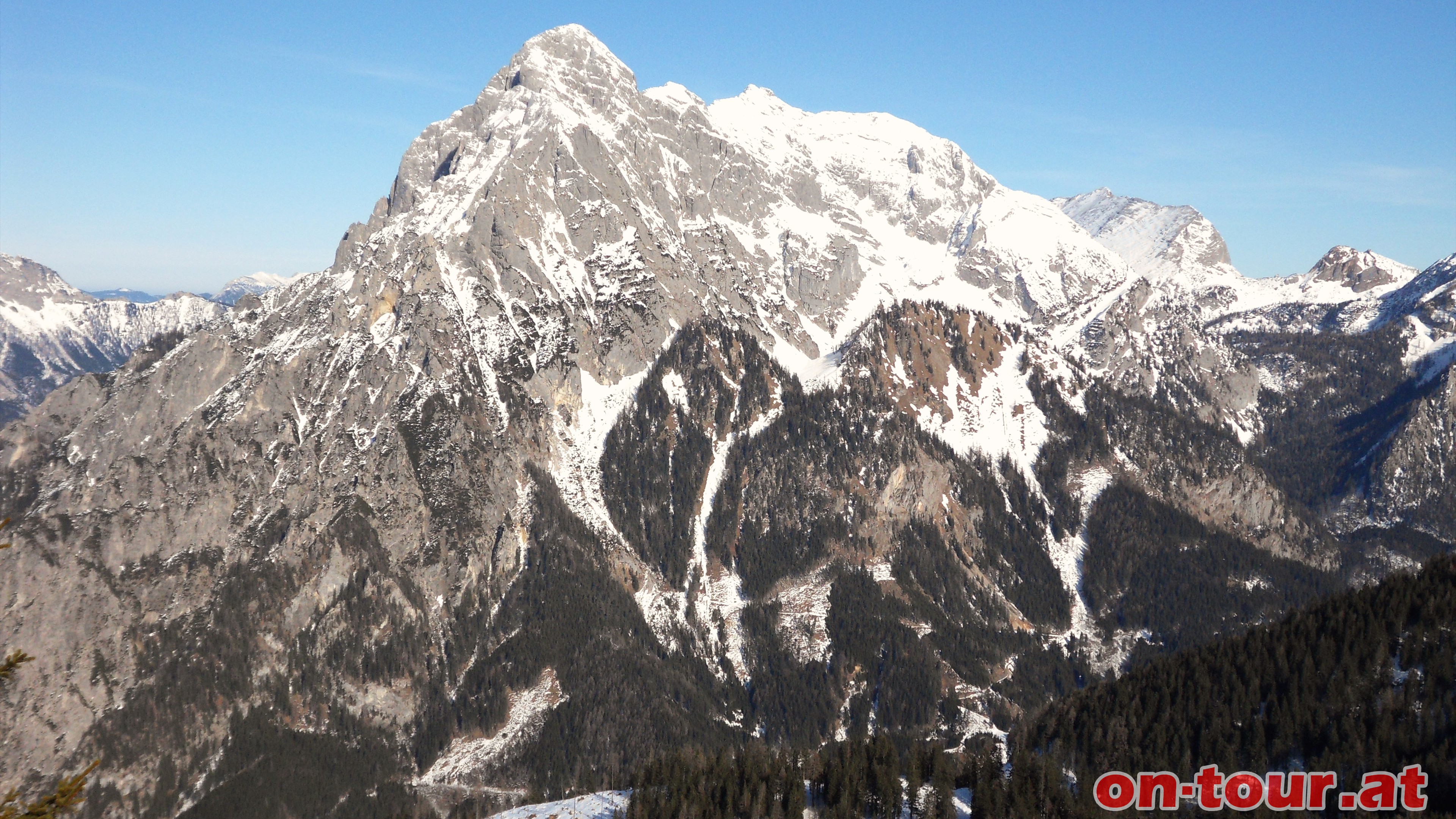 Der dstein im Vordergrund, in der Mitte das Hochtor und rechts im Hintergrund noch das Zindl.